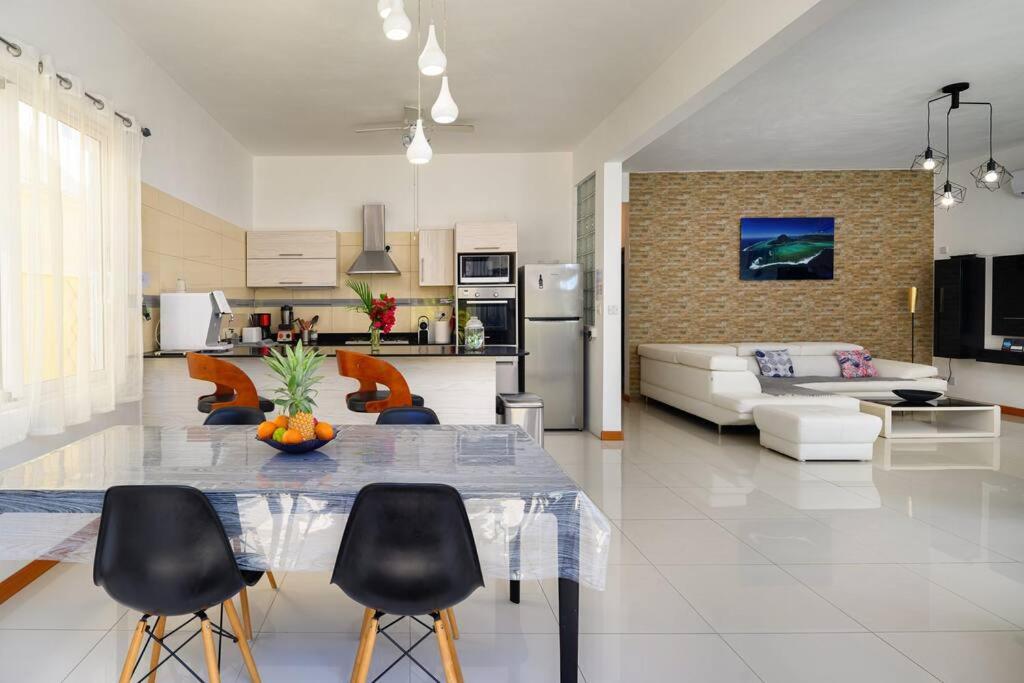 Villa COIN DE MIRE, 4 chambres avec piscine privée à Bain Boeuf view 3
