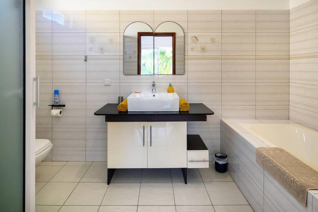 Villa COIN DE MIRE, 4 chambres avec piscine privée à Bain Boeuf view 4