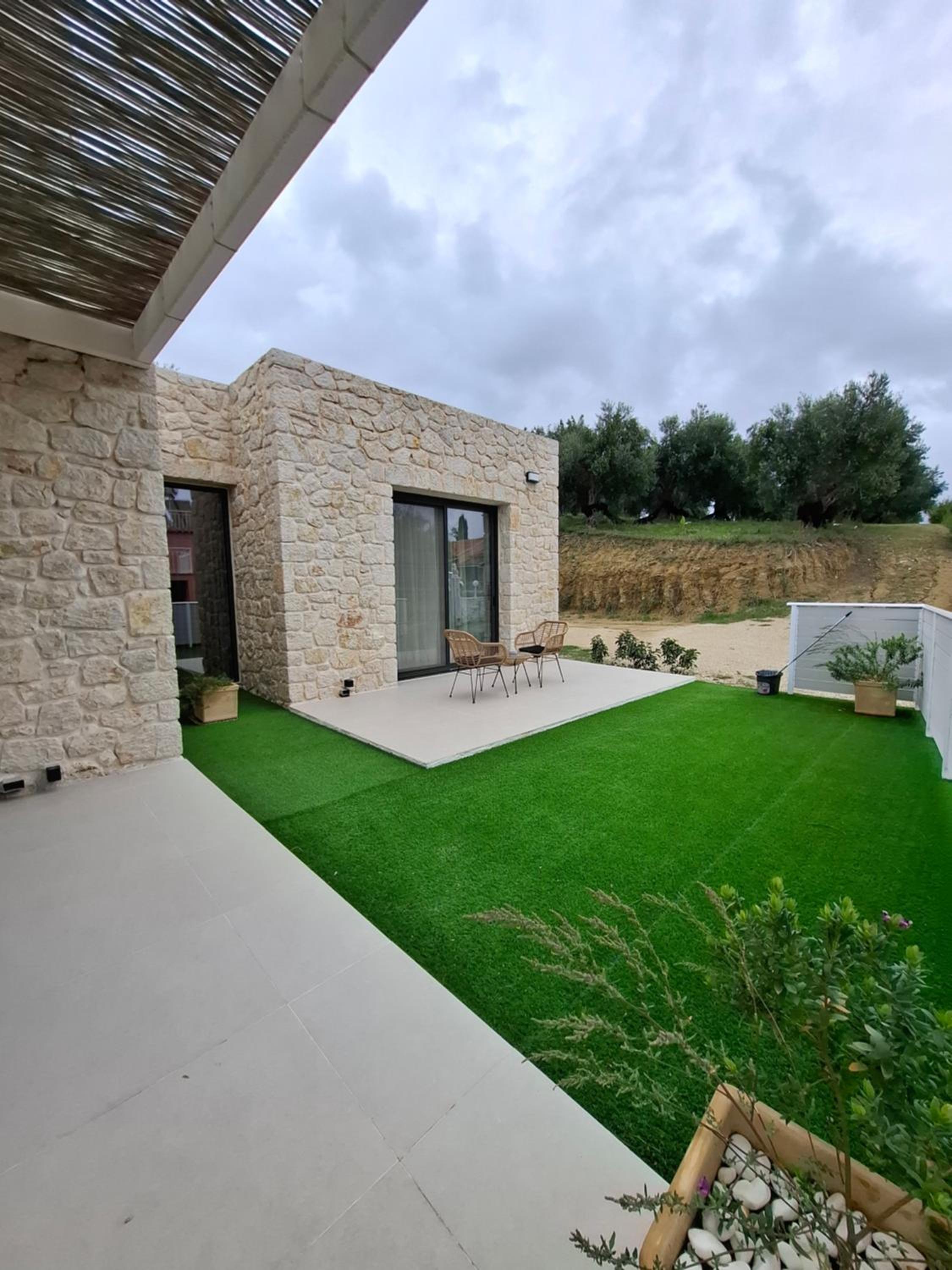 Arillas Villas dinos