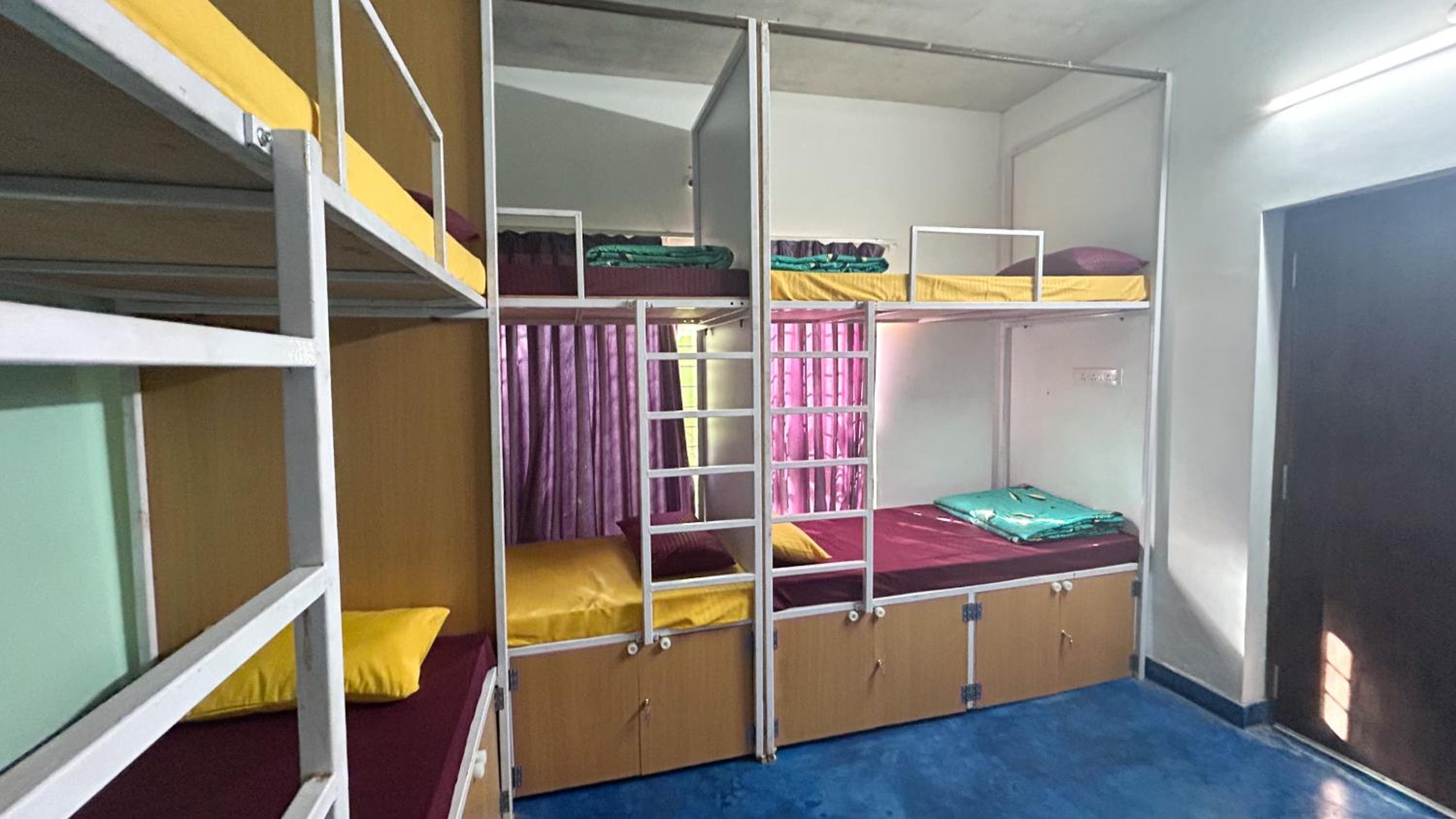 Samantha International The Ultimate Hostel Treat