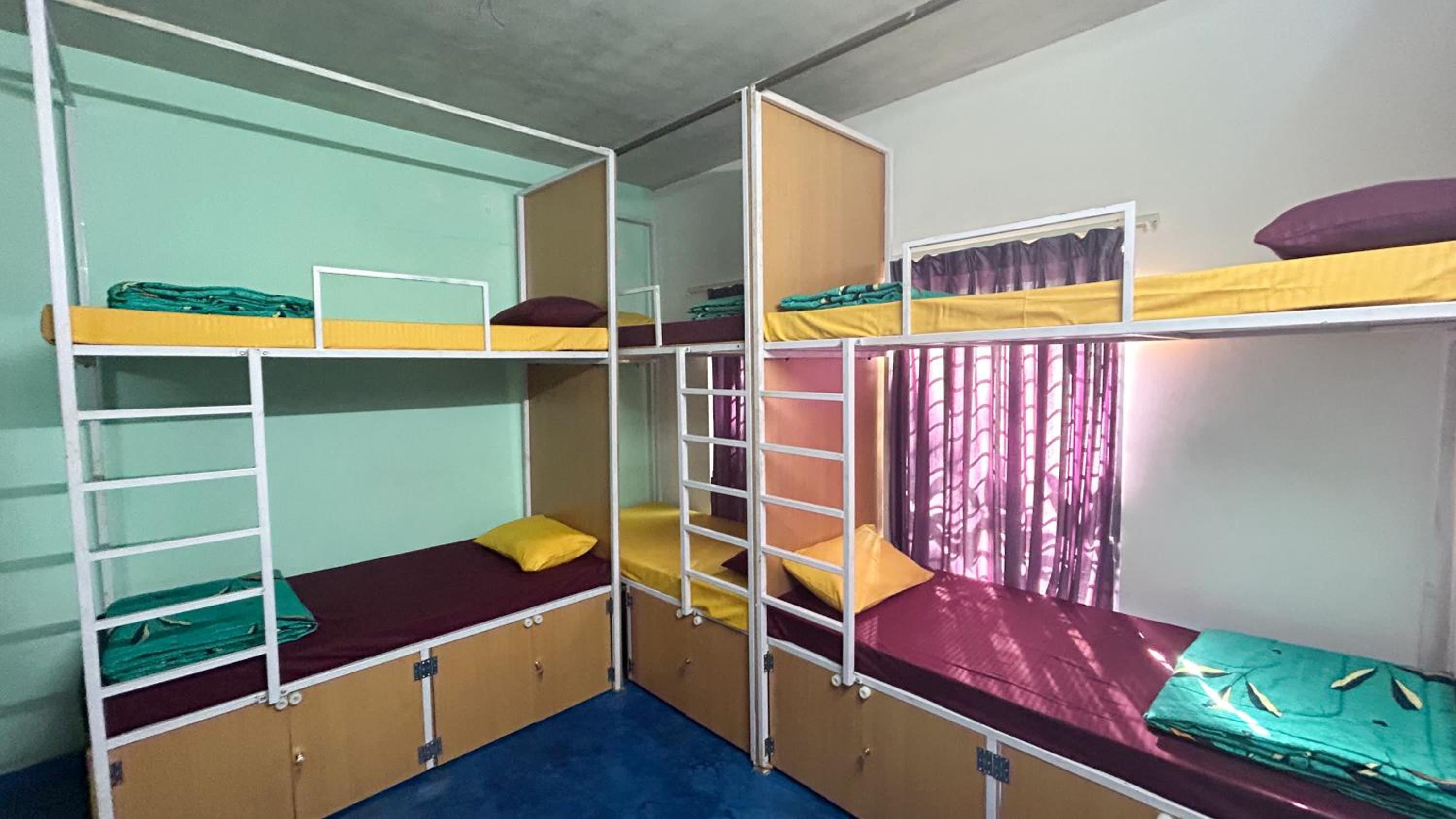 Samantha International The Ultimate Hostel Treat