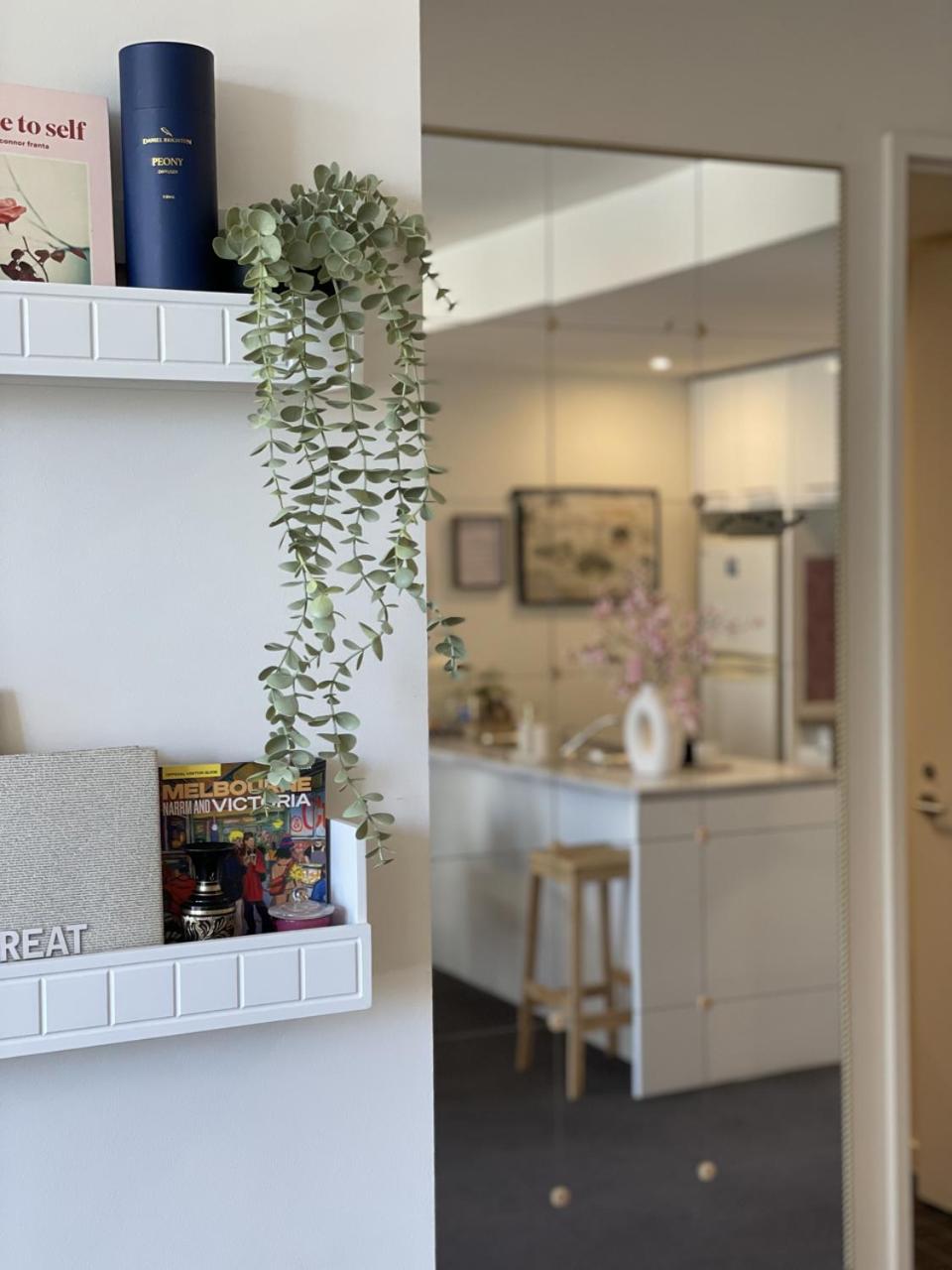 2BR CBD sunlit residence - Bourke Street shops