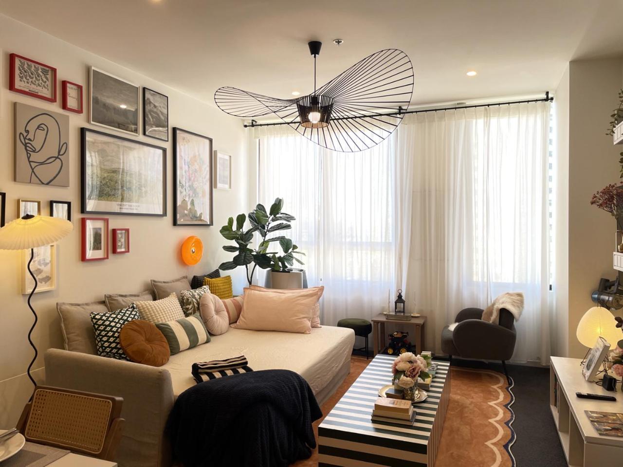 2BR CBD sunlit residence - Bourke Street shops