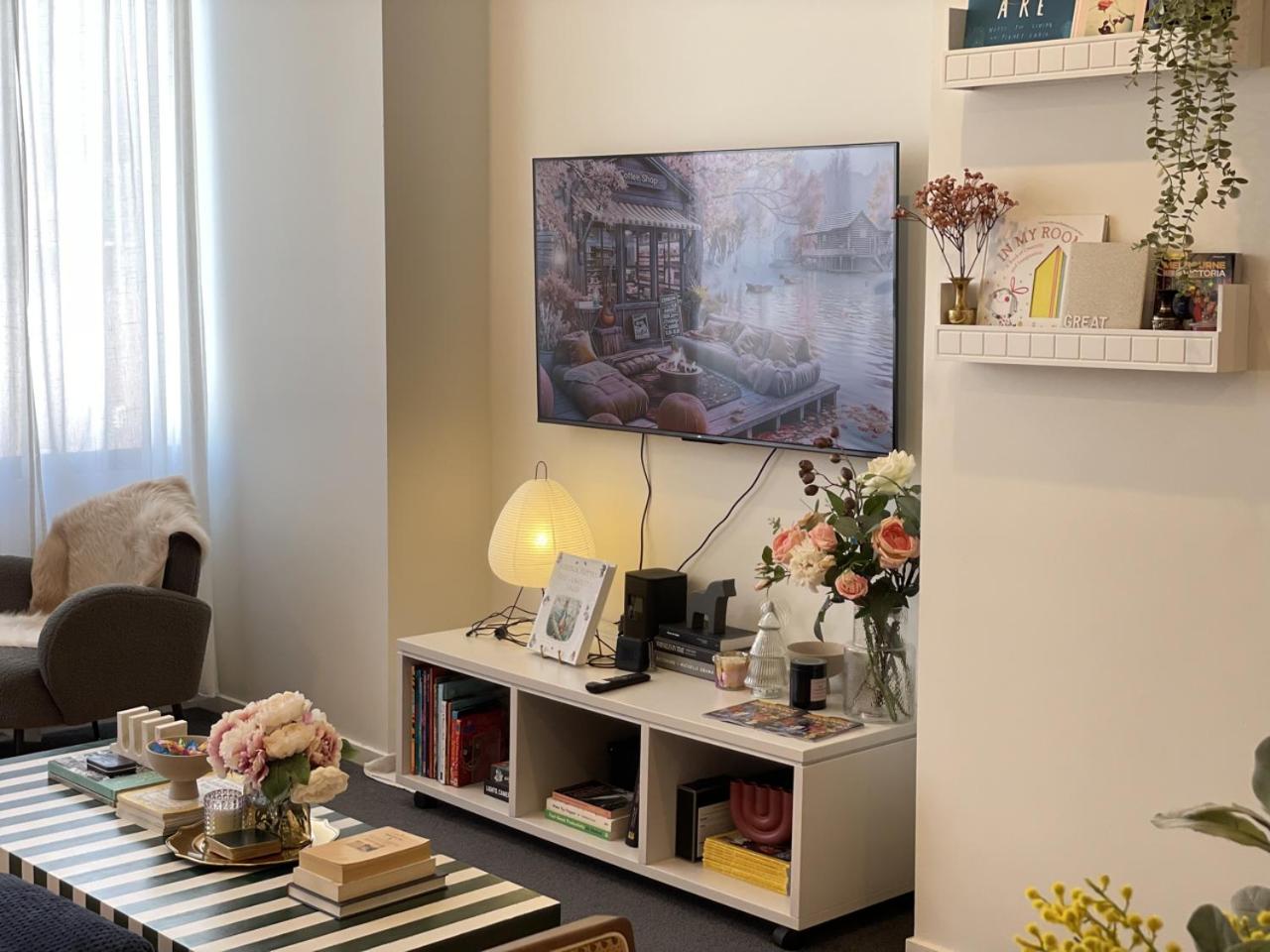 2BR CBD sunlit residence - Bourke Street shops