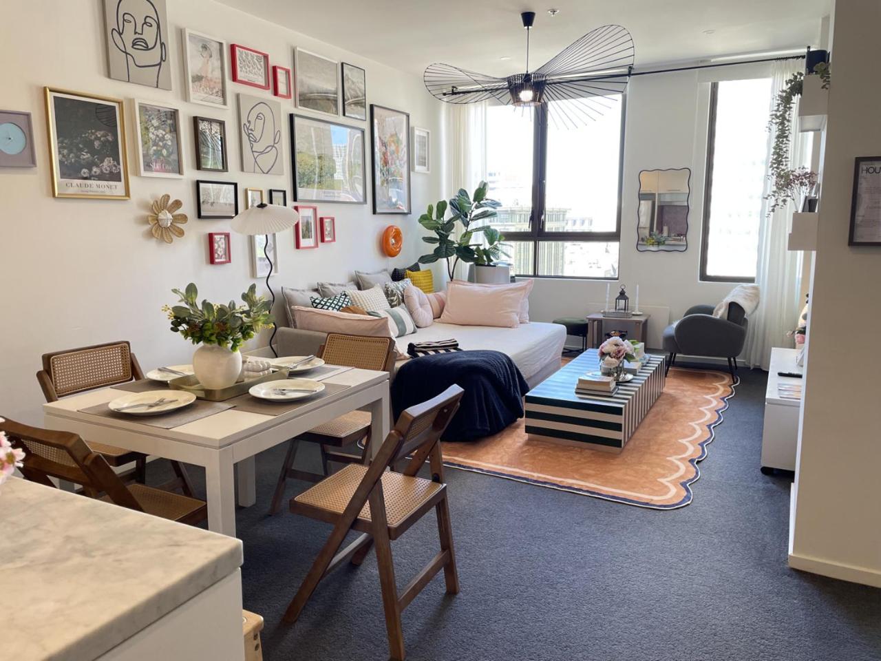 2BR CBD sunlit residence - Bourke Street shops