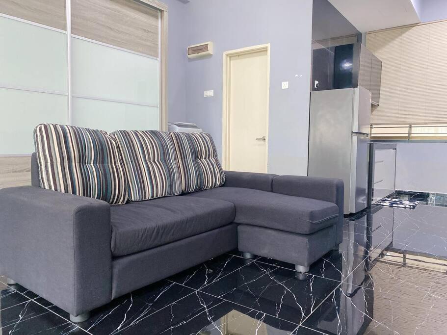 18# Cozy Retreat's Wifi & Netflix - Mount Austin, JB