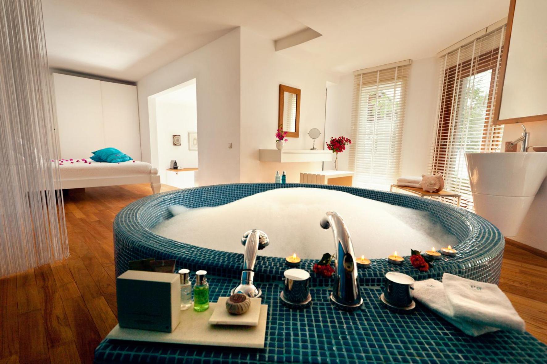 Hotel Villa Mahal becomes Villa Mahal Otel. - Image 110