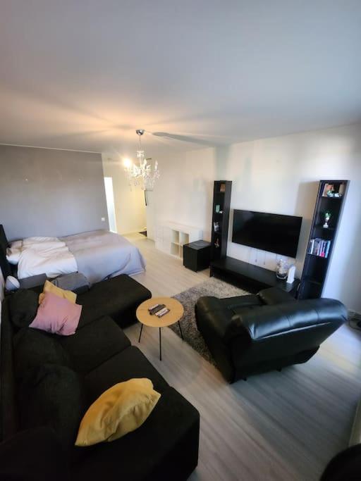 Cozy and Quiet 2-room aparment view 4