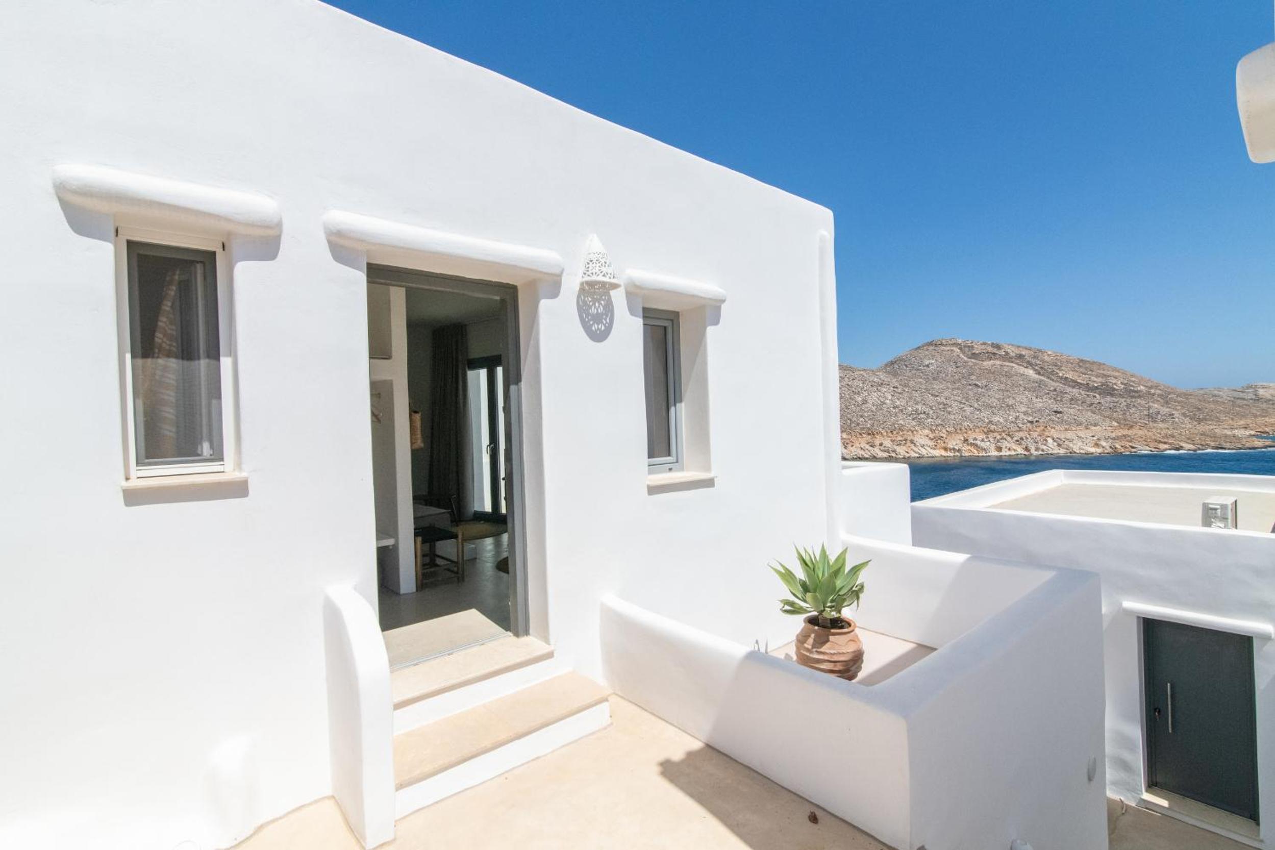 PANORMOS ART Beachfront Suites