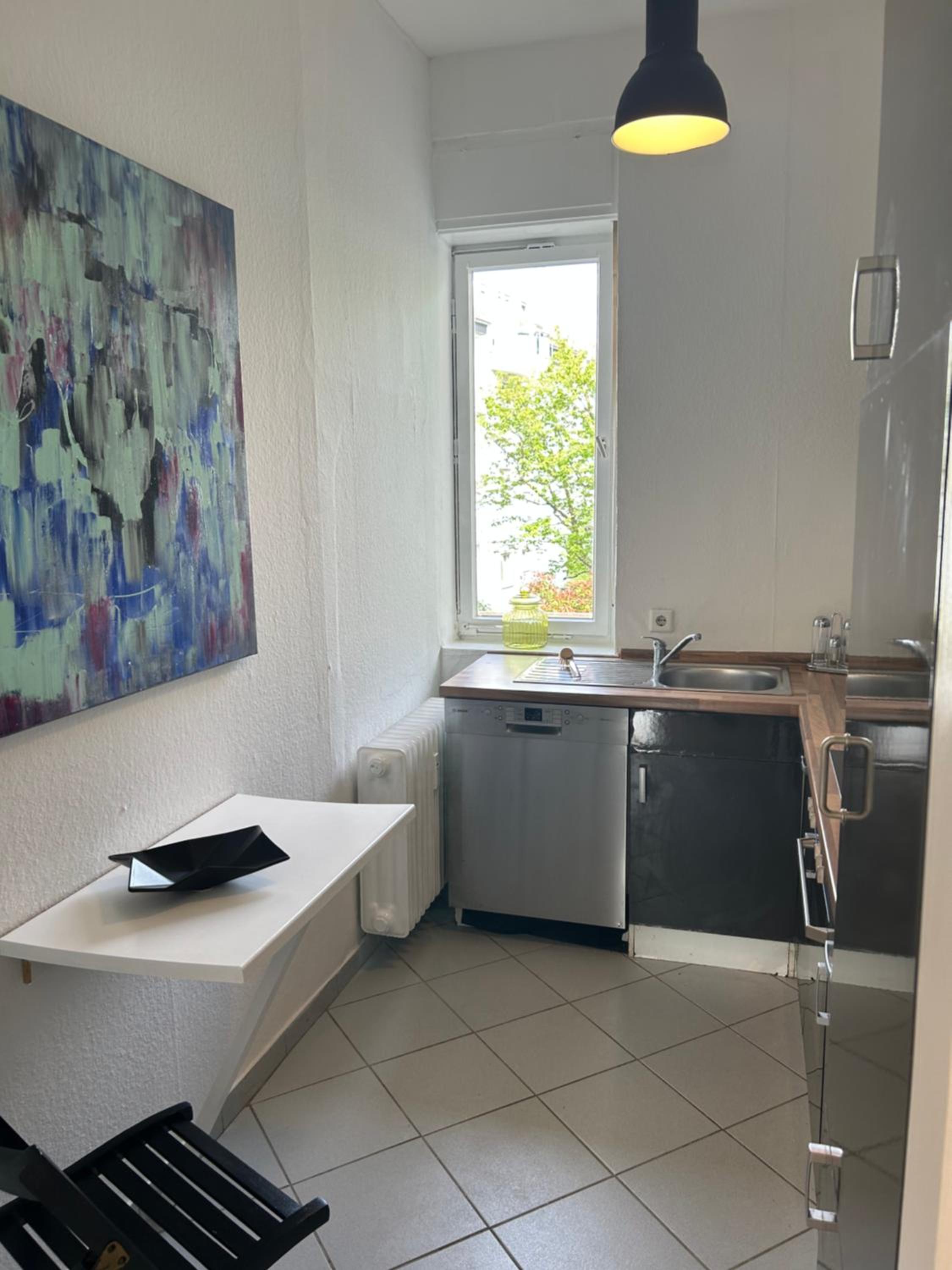 Geschmackvolle Design Wohnung - 15 min Airport & Parkplatz