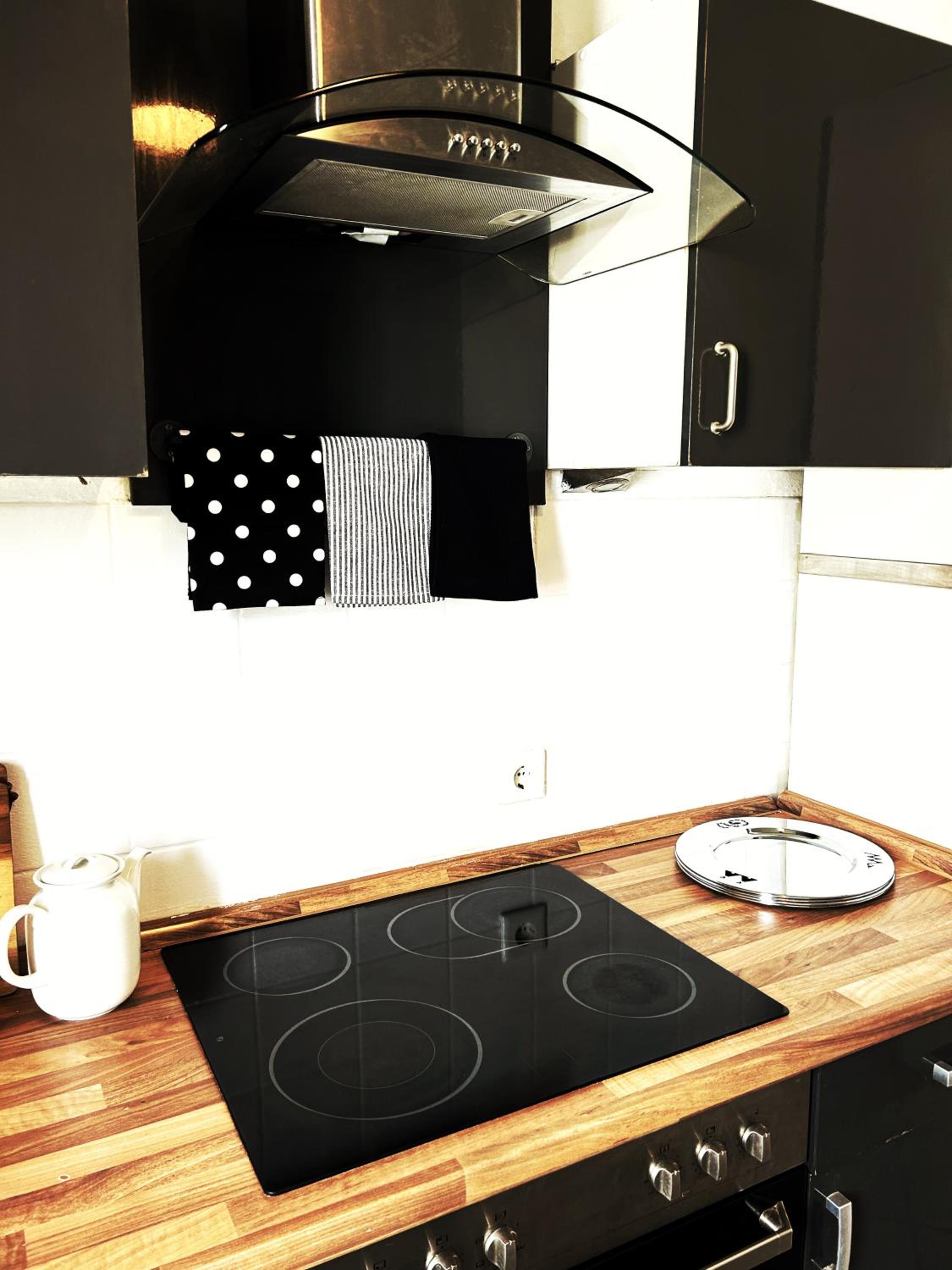 Geschmackvolle Design Wohnung - 15 min Airport & Parkplatz
