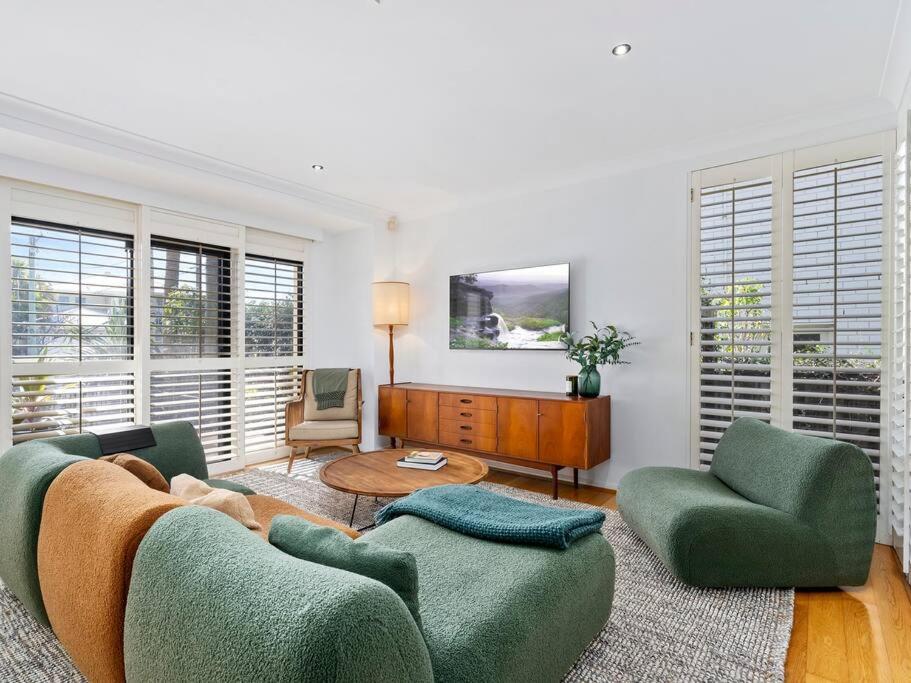 Beach Side Bliss Mermaid beach, 3bd - Heated Pool
