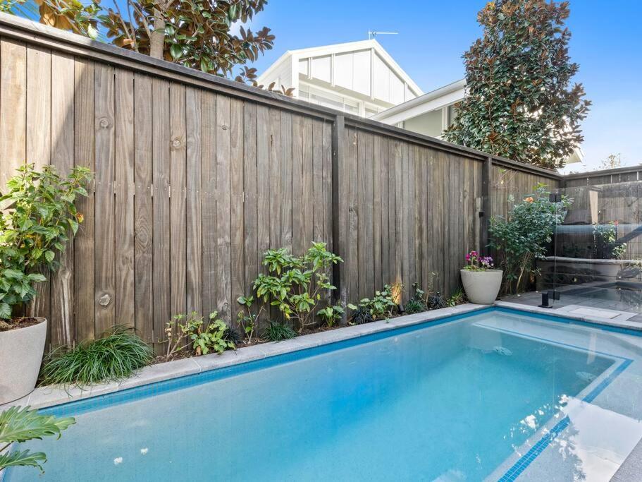 Beach Side Bliss Mermaid beach, 3bd - Heated Pool
