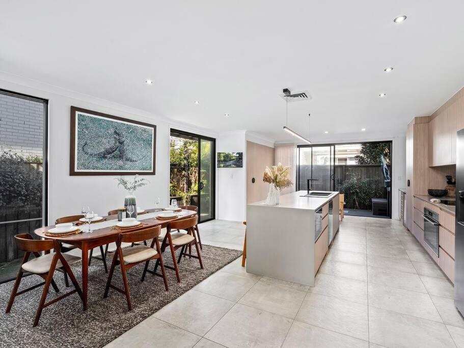 Beach Side Bliss Mermaid beach, 3bd - Heated Pool