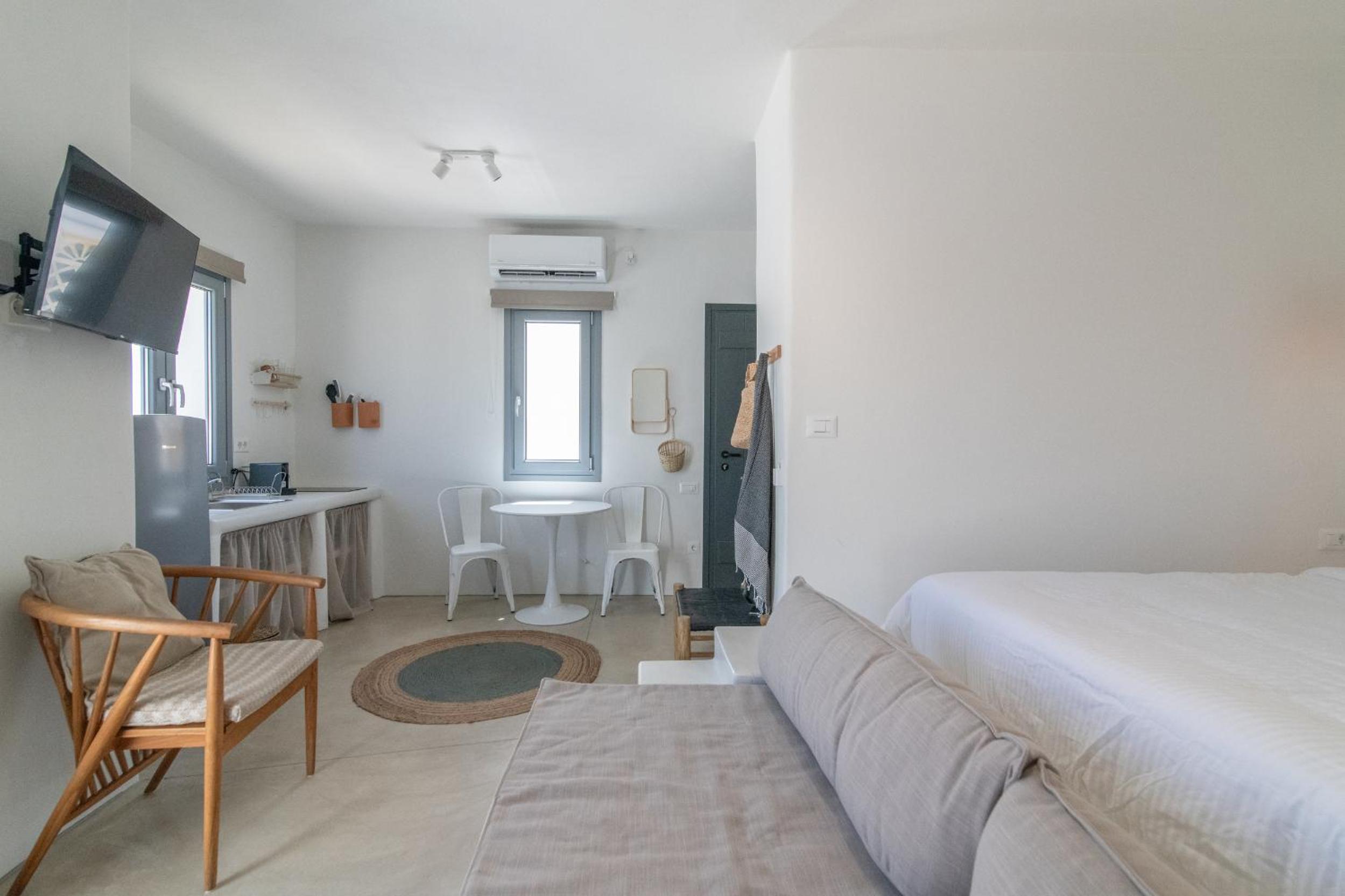 PANORMOS ART Beachfront Suites