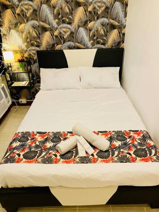 Cozy Minimalist Condotel near NAIA view 5