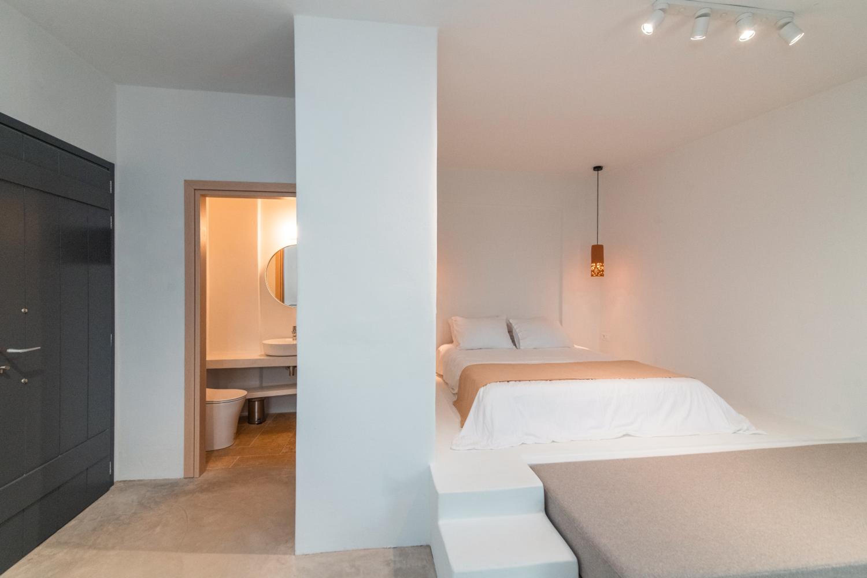 PANORMOS ART Beachfront Suites