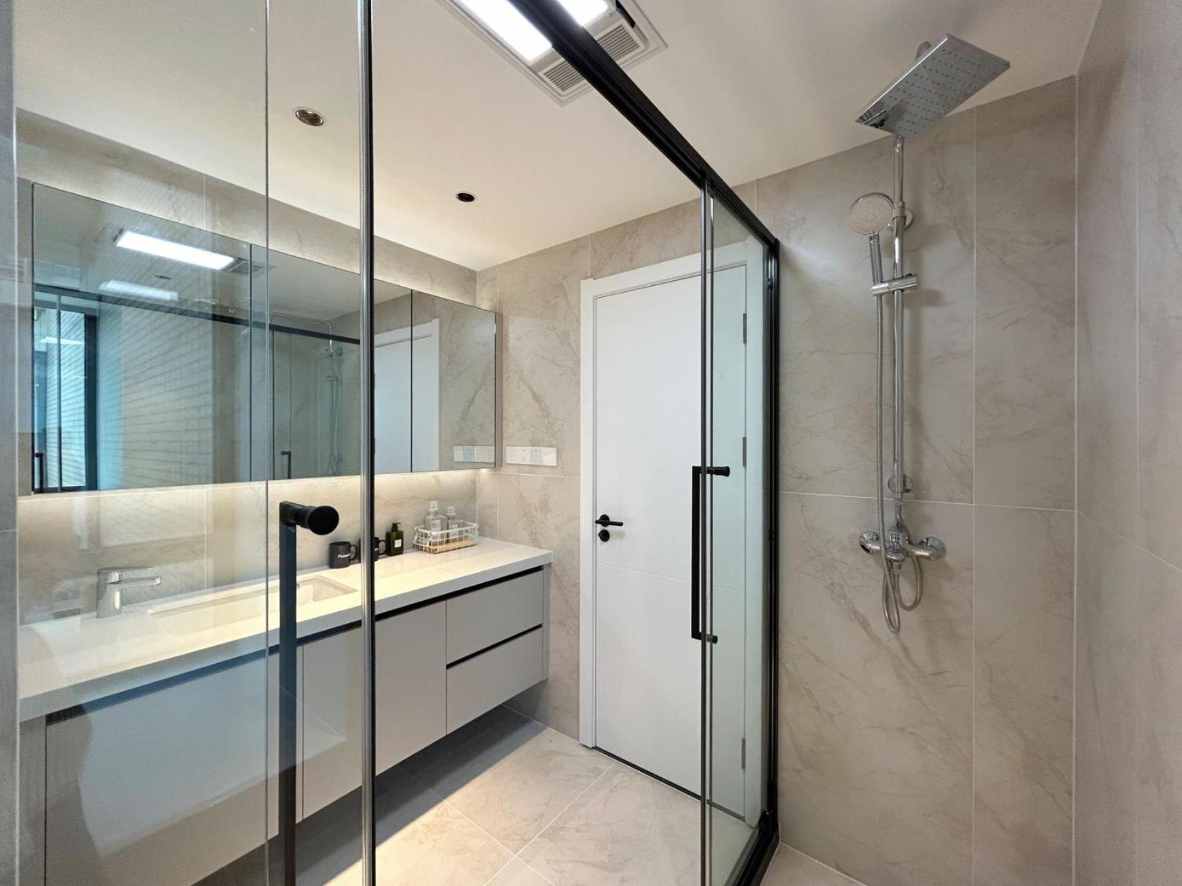 Eastern Hub - Bund Branch Quality Renovated Luxury 3Bedroom, Spacious Living Room Fully Equipped Haiyue Garden
