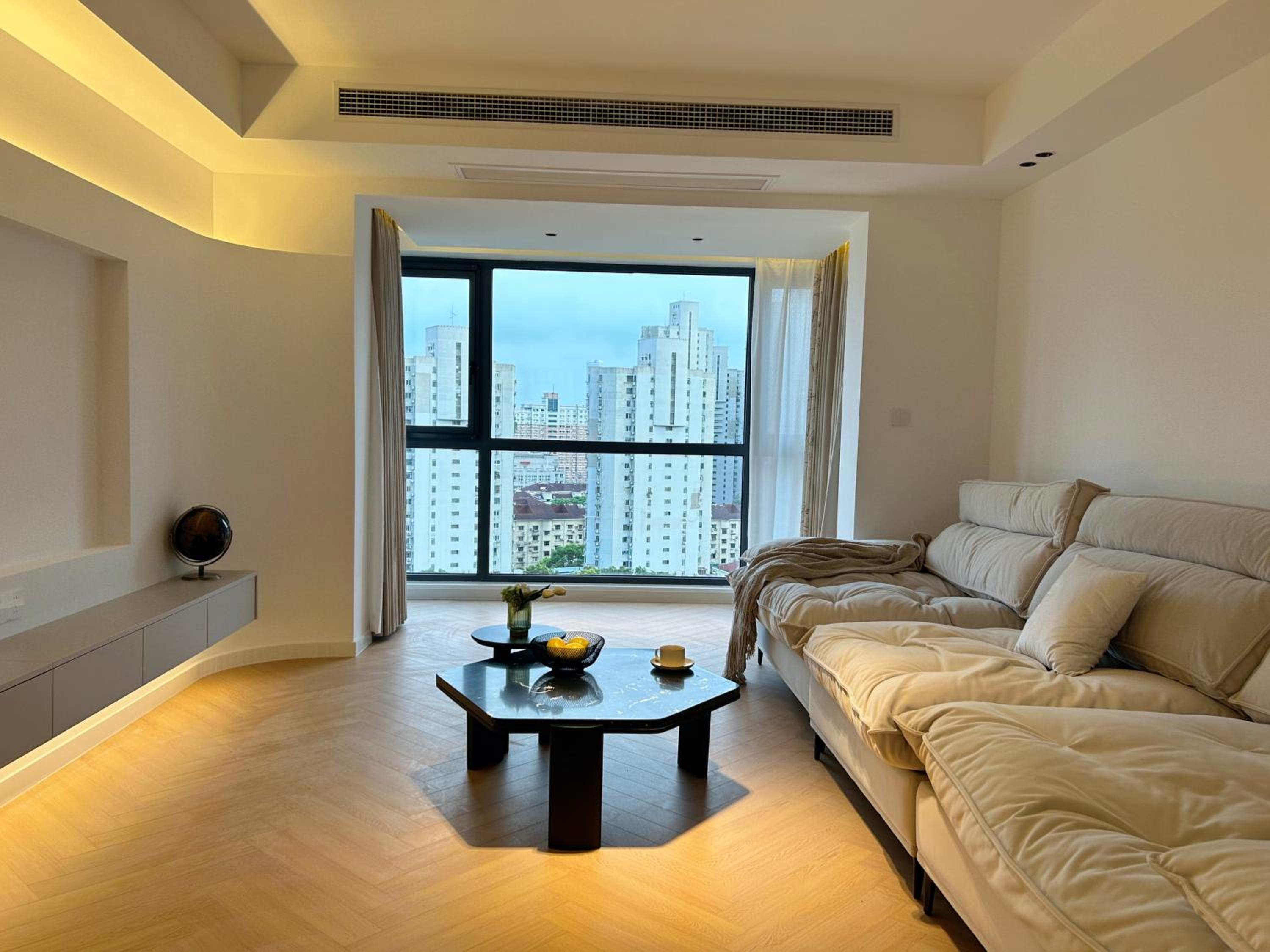 Eastern Hub - Bund Branch Quality Renovated Luxury 3Bedroom, Spacious Living Room Fully Equipped Haiyue Garden