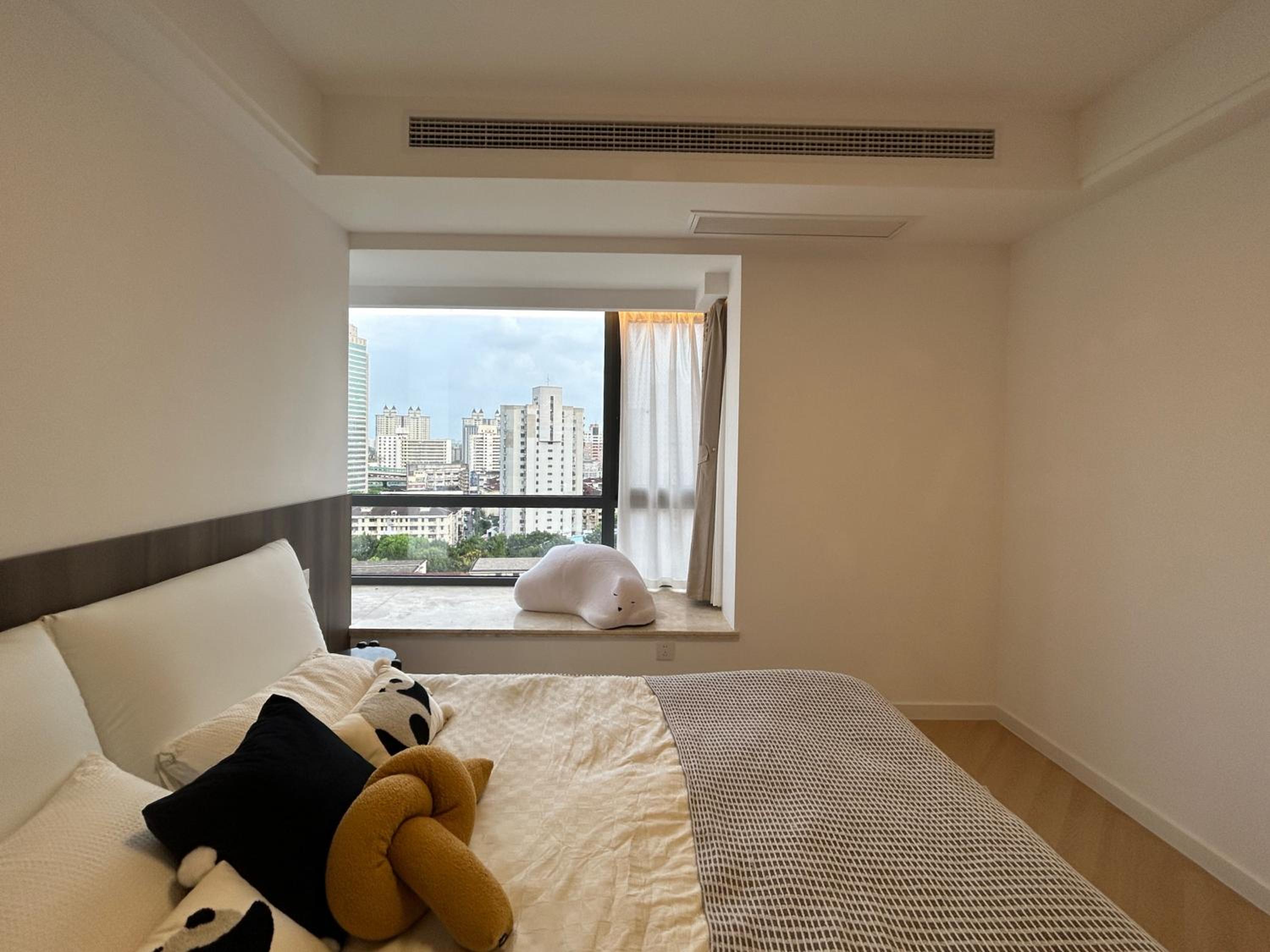 Eastern Hub - Bund Branch Quality Renovated Luxury 3Bedroom, Spacious Living Room Fully Equipped Haiyue Garden