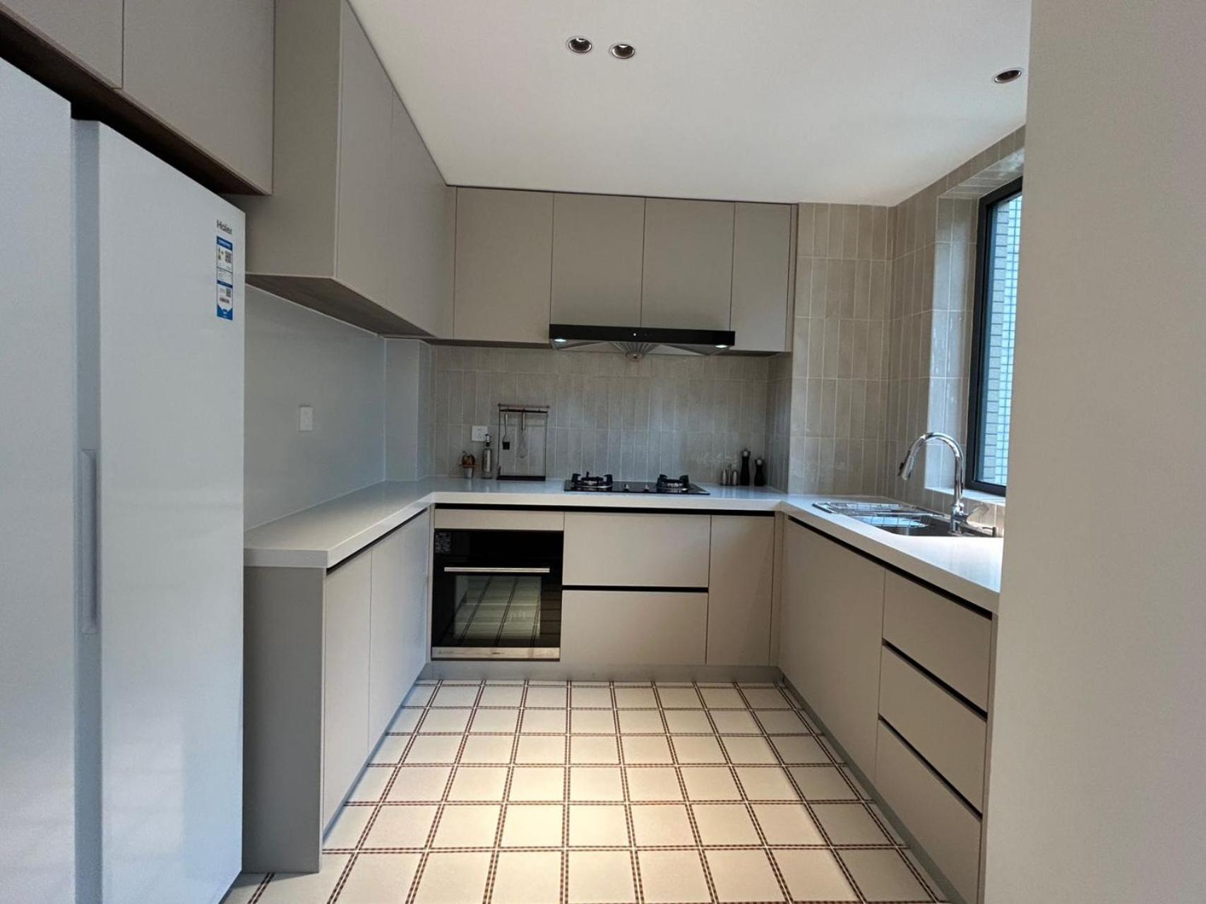 Eastern Hub - Bund Branch Quality Renovated Luxury 3Bedroom, Spacious Living Room Fully Equipped Haiyue Garden