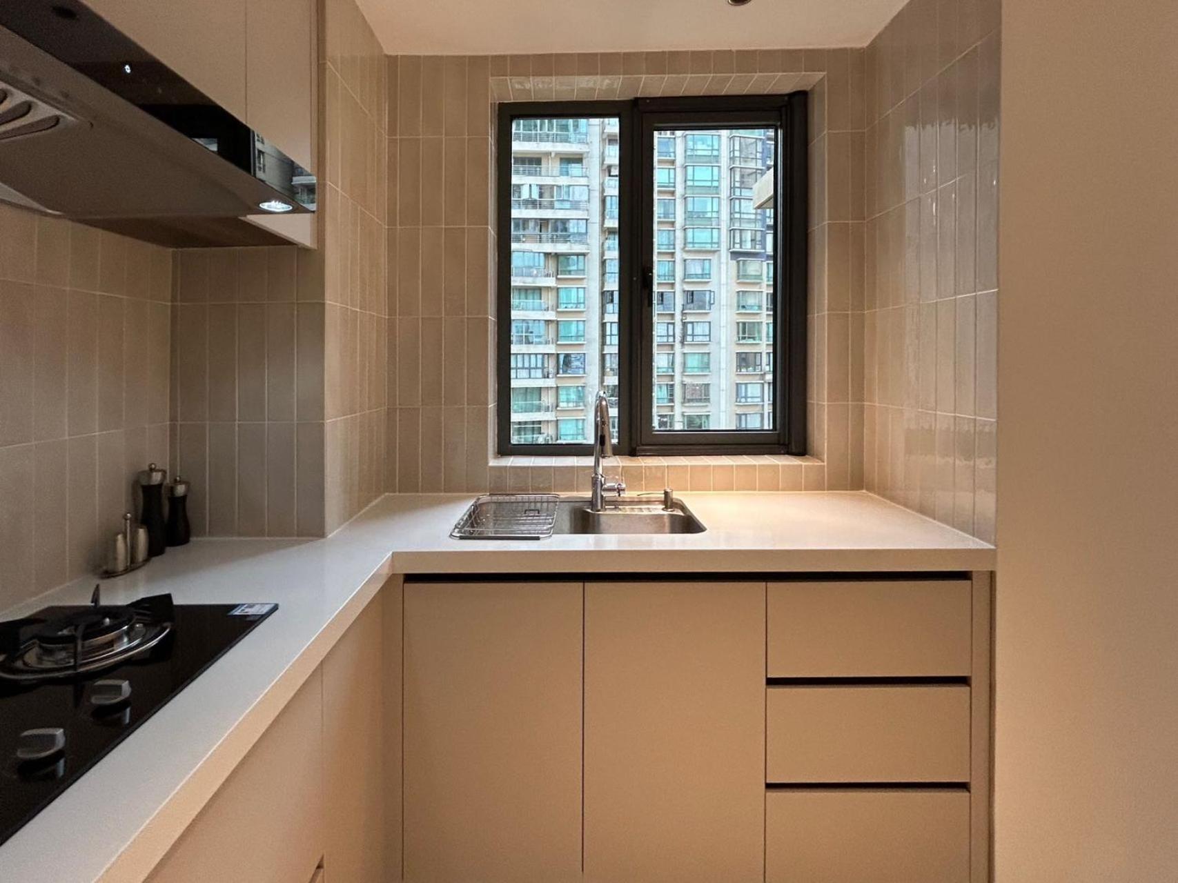 Eastern Hub - Bund Branch Quality Renovated Luxury 3Bedroom, Spacious Living Room Fully Equipped Haiyue Garden