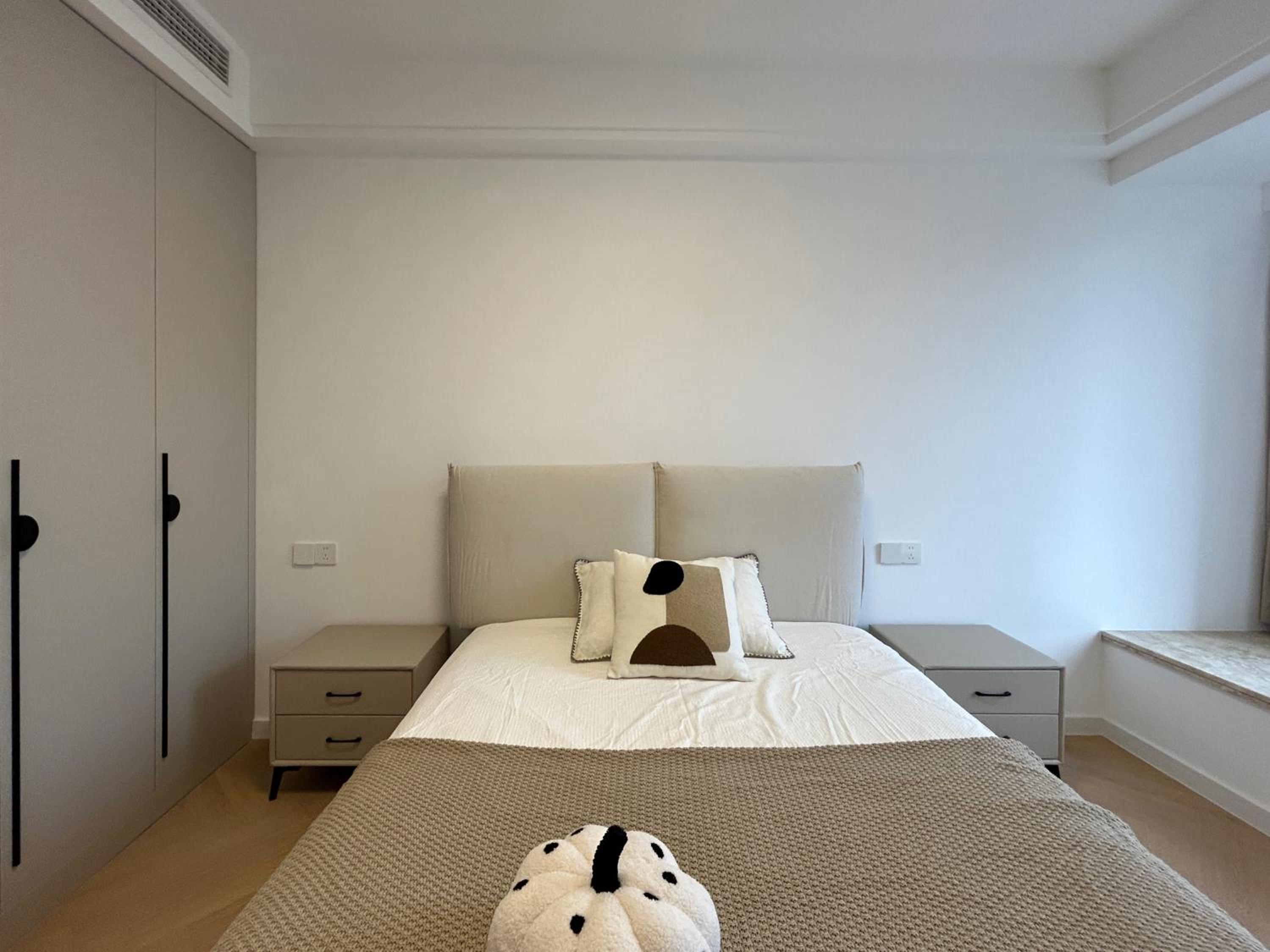 Eastern Hub - Bund Branch Quality Renovated Luxury 3Bedroom, Spacious Living Room Fully Equipped Haiyue Garden