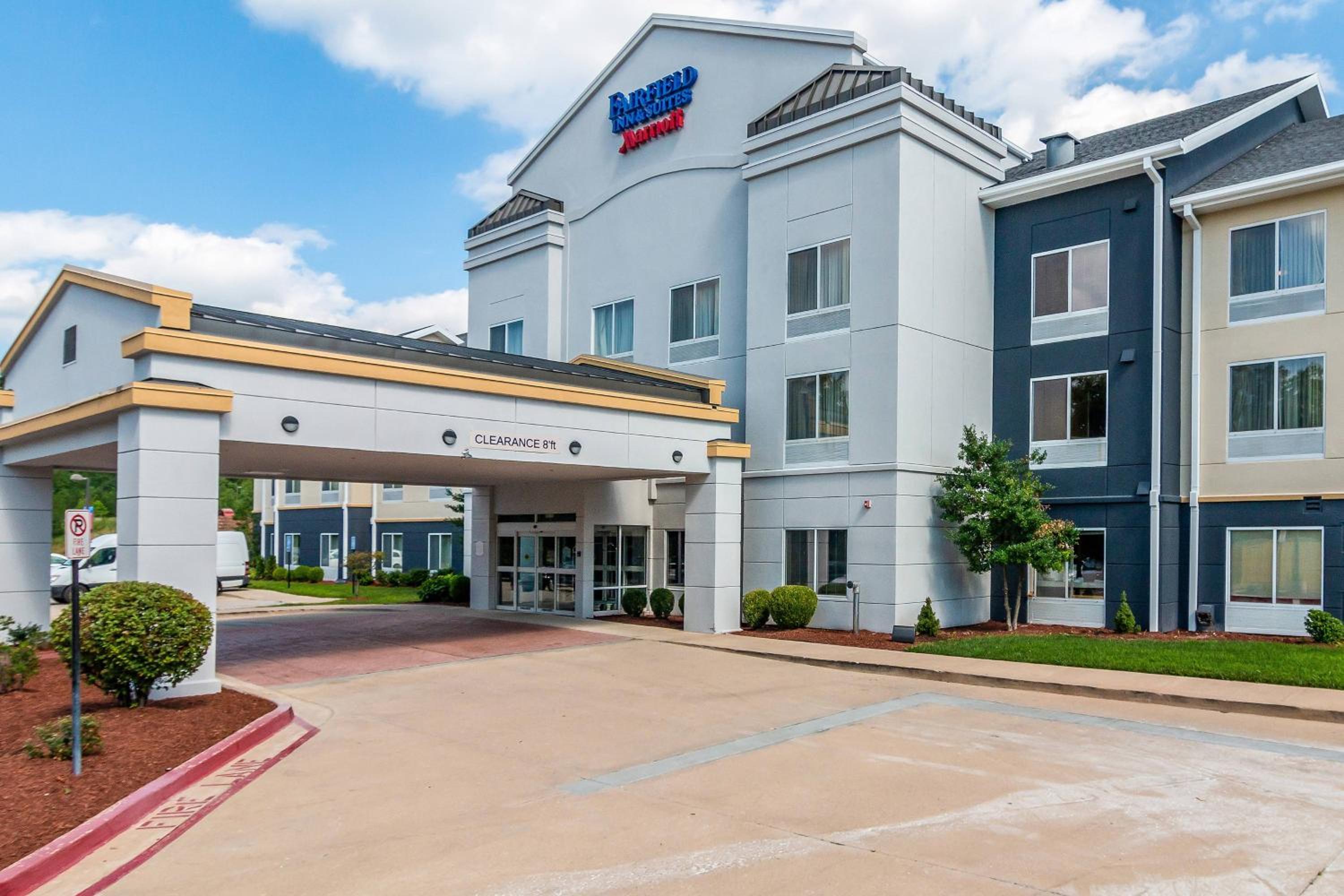 Hotel Fairfield Inn & Suites Columbia - Image 1