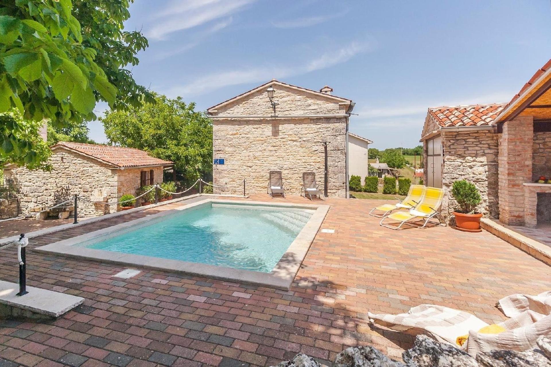 Wunderschönes Ferienhaus in Matijaši mit Großer Terrasse
