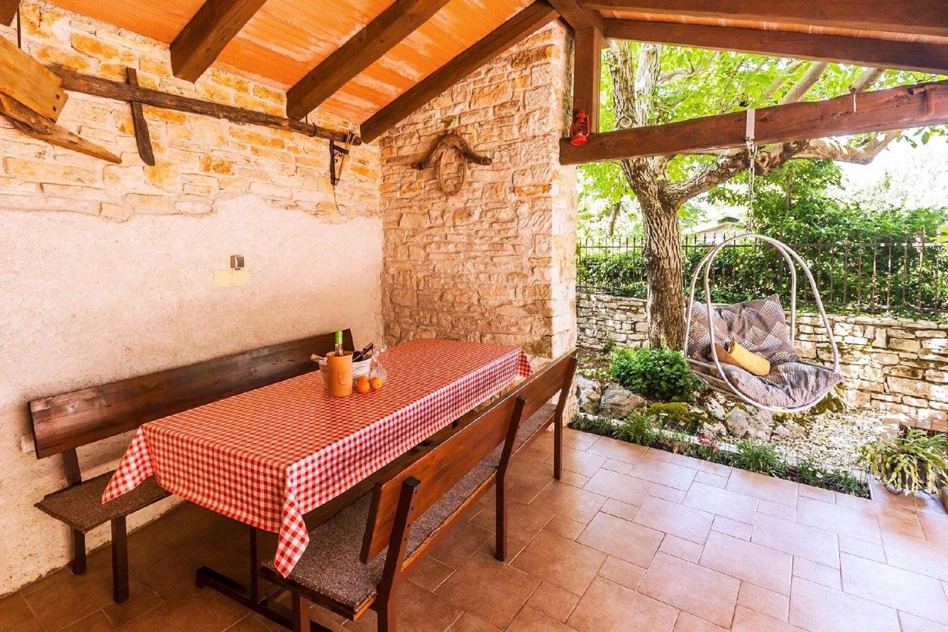 Wunderschönes Ferienhaus in Matijaši mit Großer Terrasse