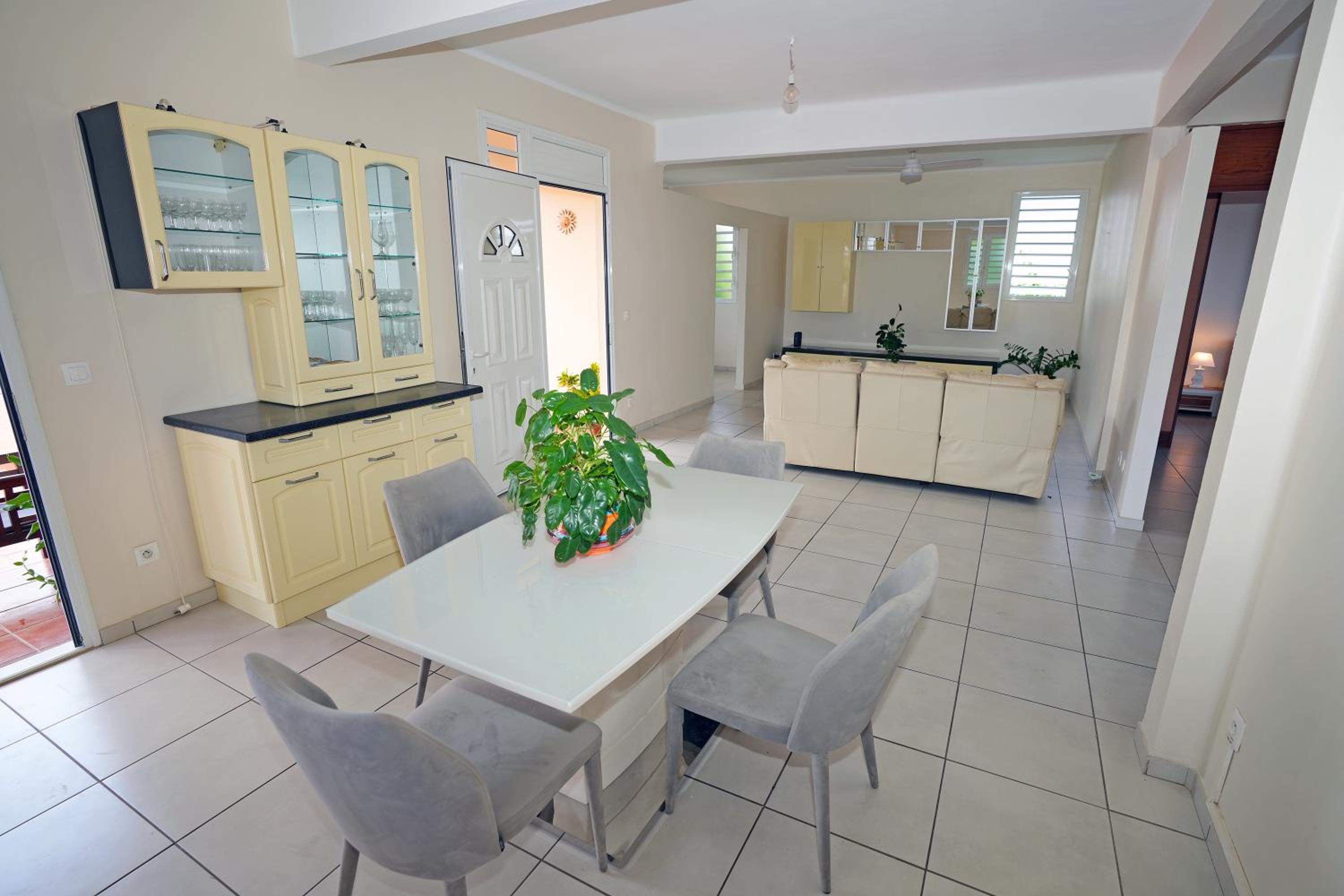 Villa Les Fioretti, 4 chambres climatisées et piscine à Fort de France, Ecoresponsable view 5