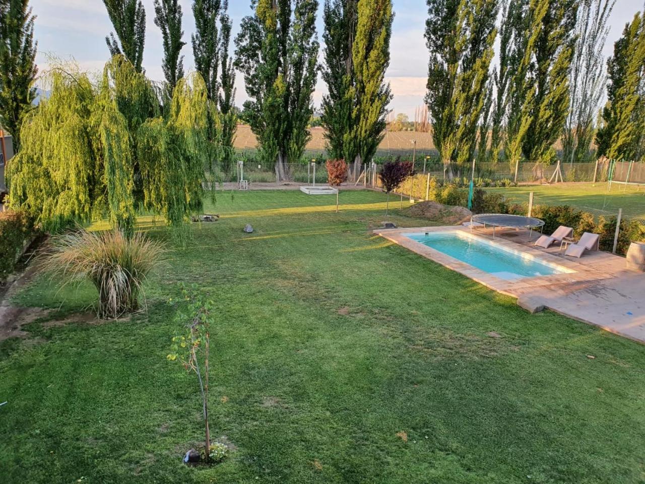 Hermosa casa con pileta en zona de viñedos
