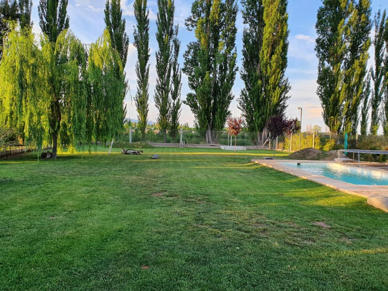 Hermosa casa con pileta en zona de viñedos