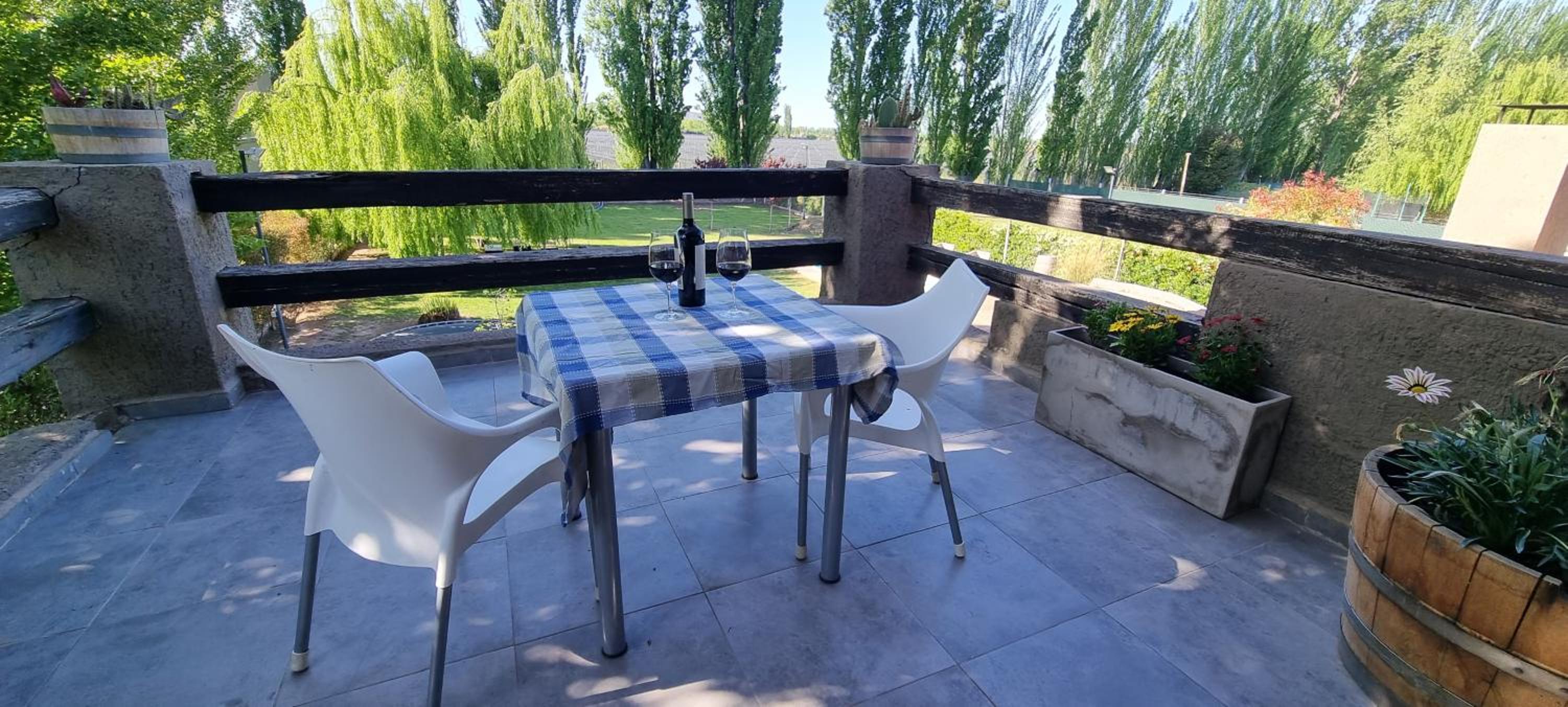 Hermosa casa con pileta en zona de viñedos