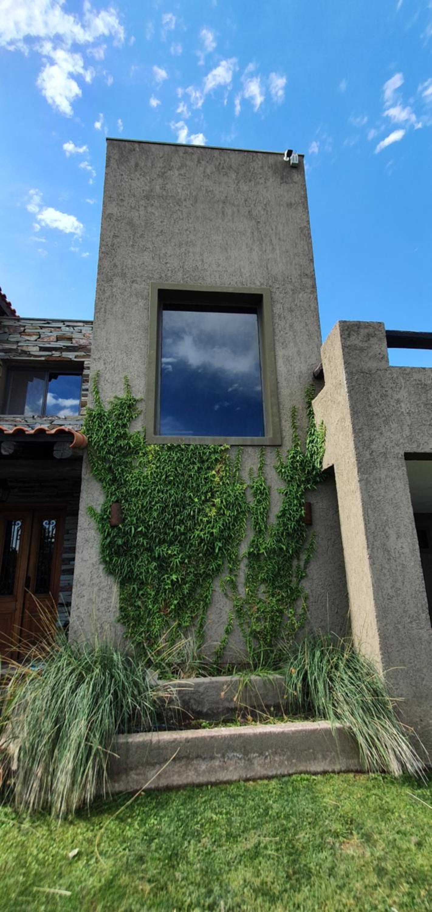 Hermosa casa con pileta en zona de viñedos