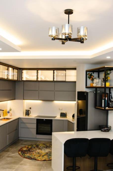 Charming & Panoramic 2 bed Apartment in the heart of Tirana