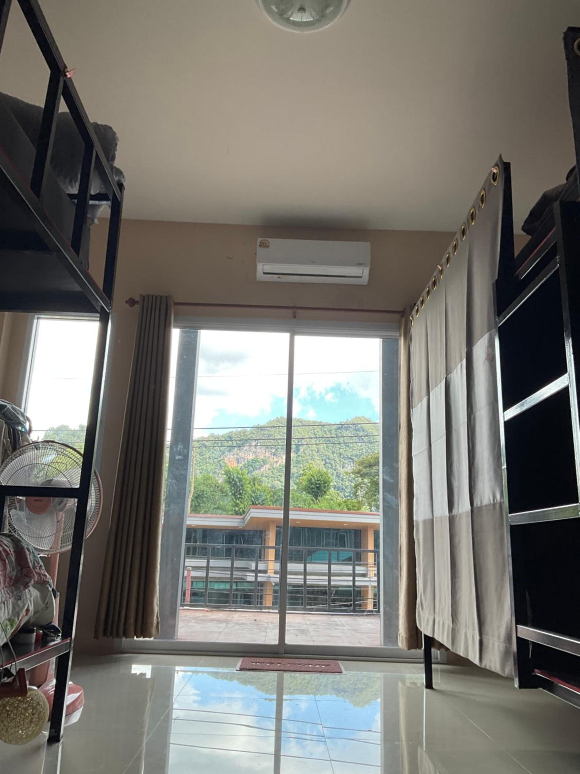 Khaosok city hostel
