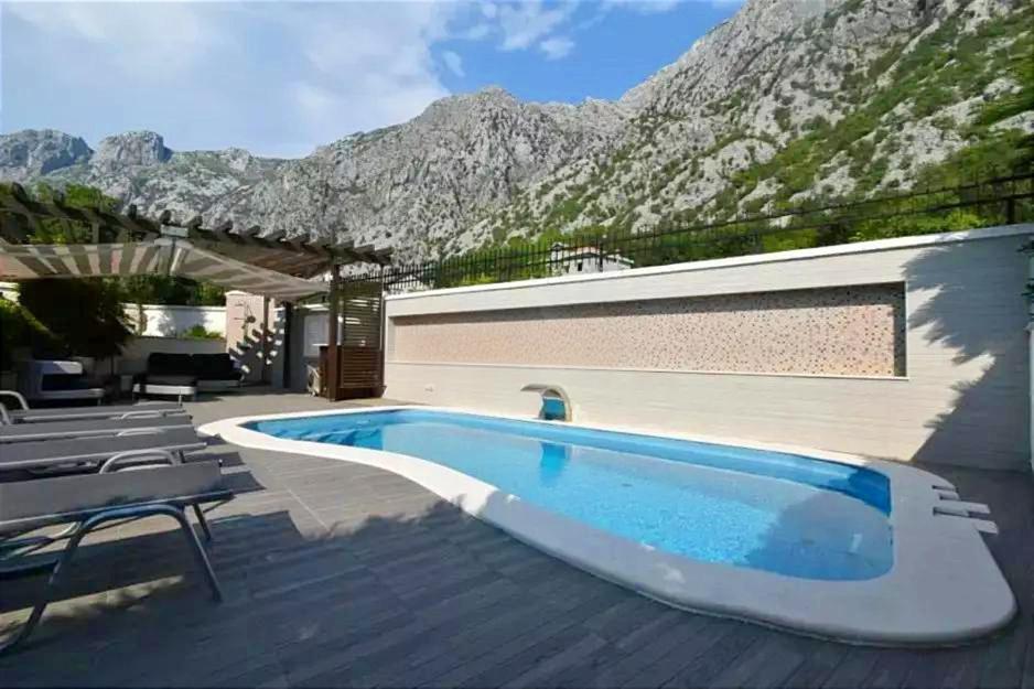 Apartment with private pool Kotor, Ljuta