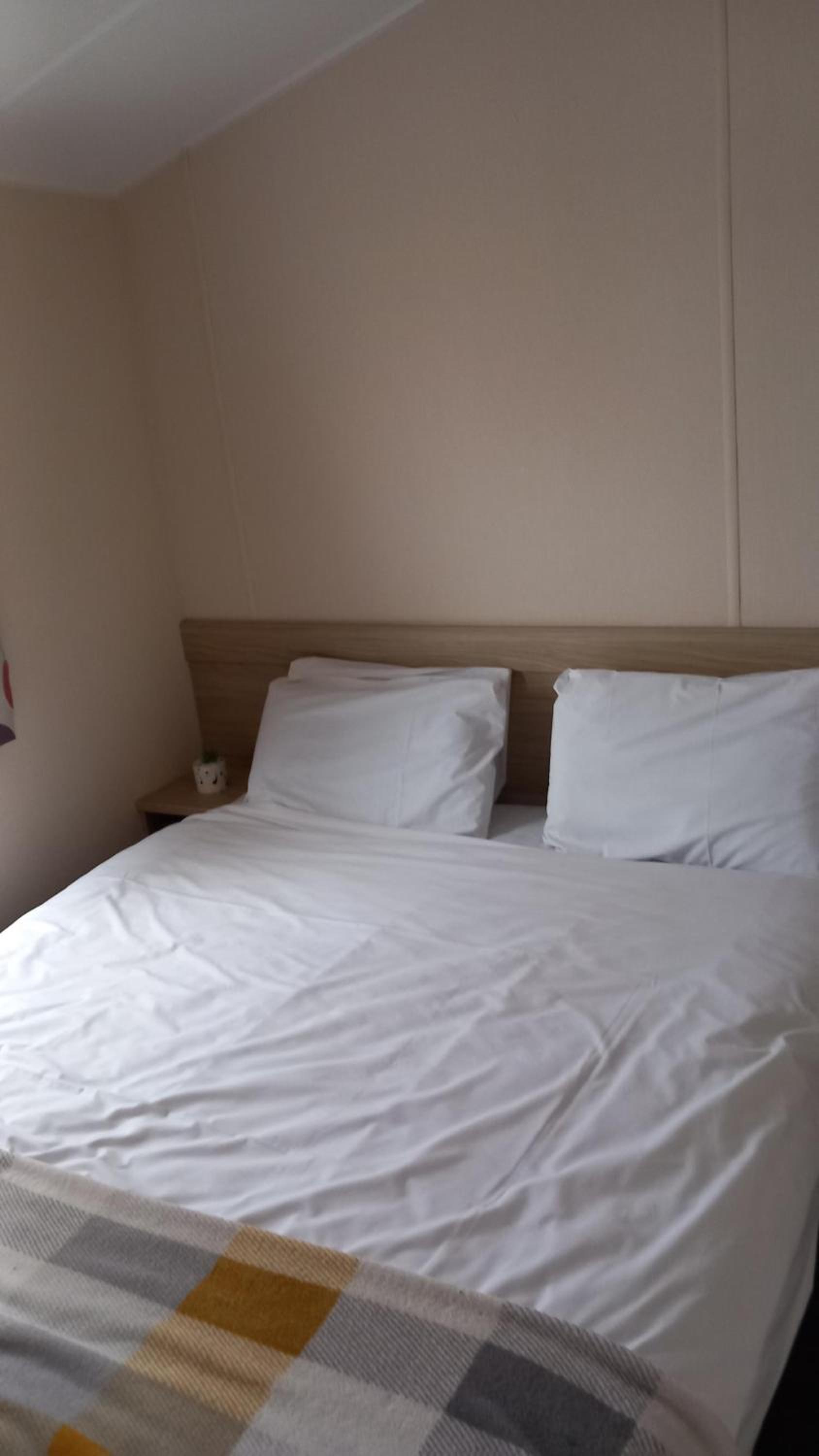 Homely 4 Berth Caravan For Hire In Lincolnshire At Sunnydale, Ref 35122S view 3
