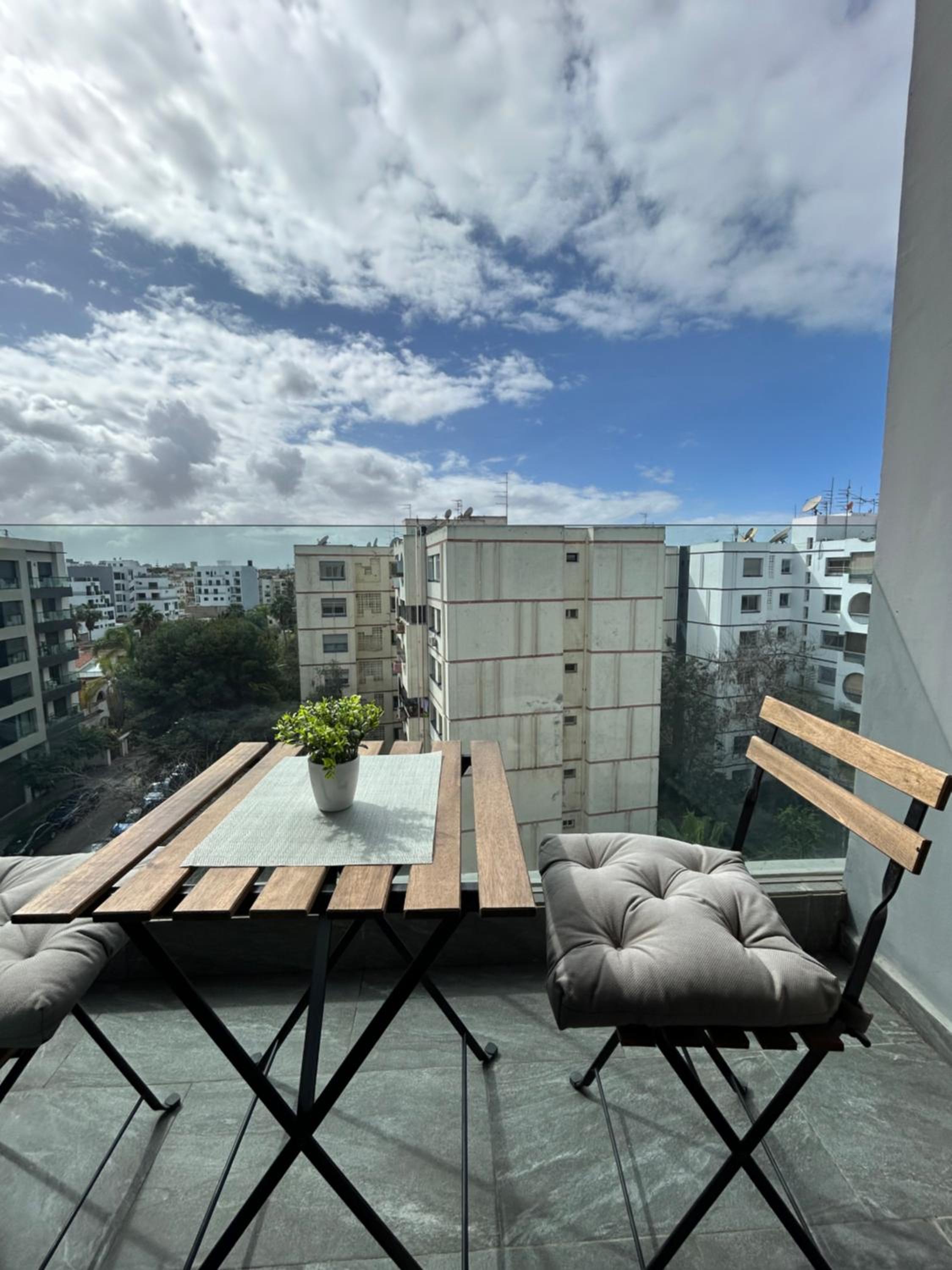 Stylish and cozy apartment heart of Casablanca view 3