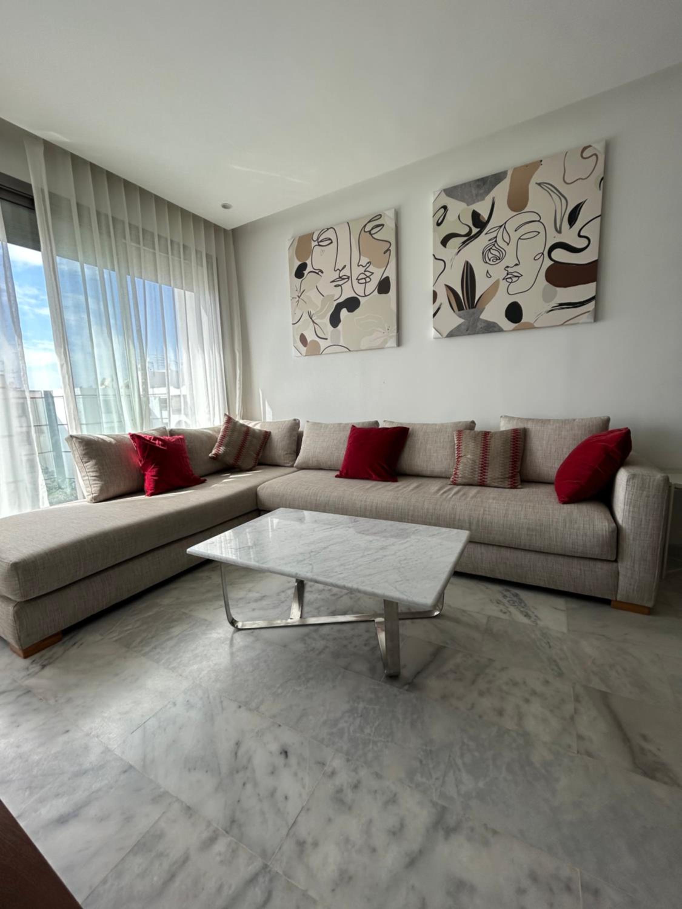 Stylish and cozy apartment heart of Casablanca view 4