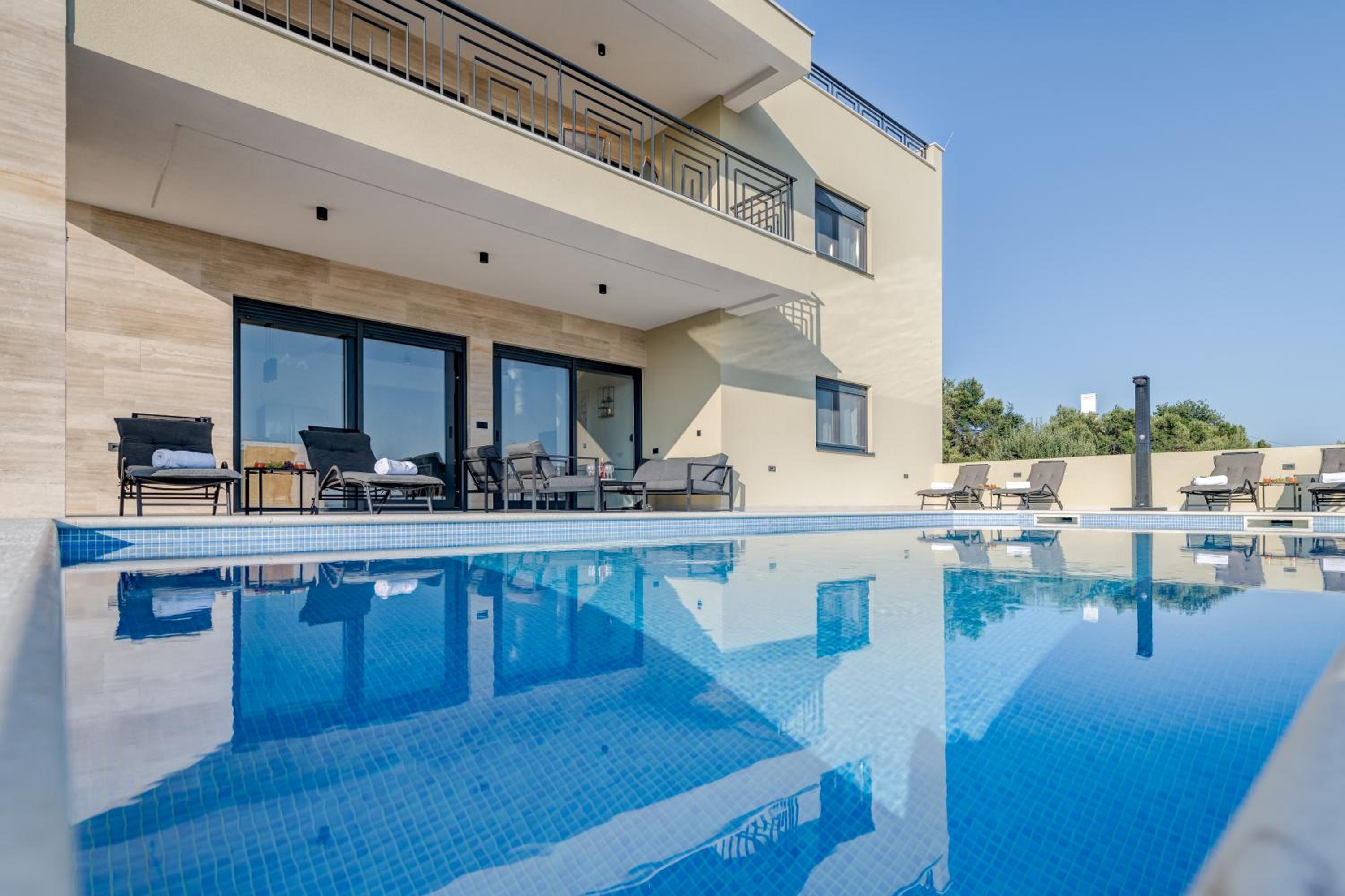 Luxury Villa Providenza view 3
