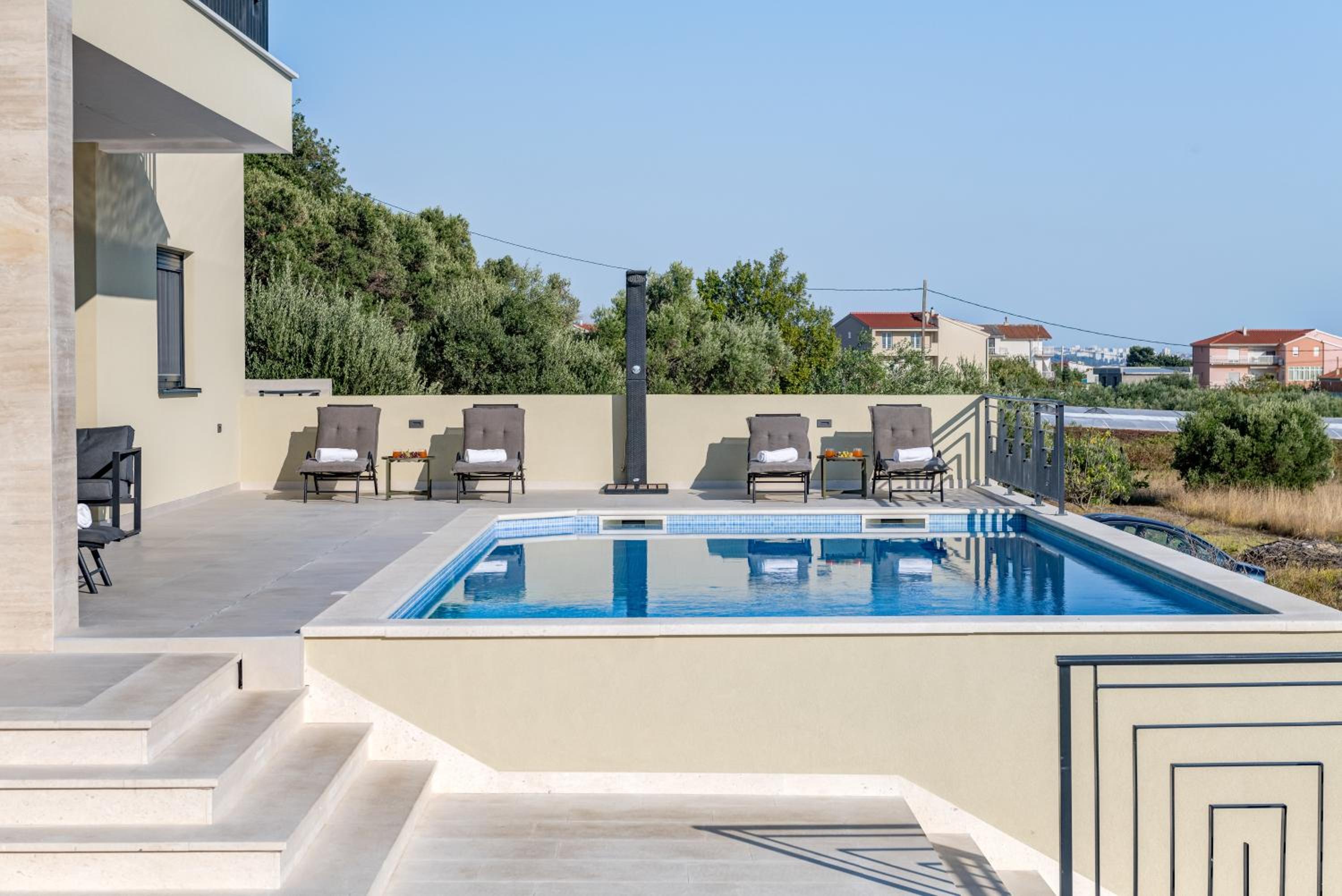Luxury Villa Providenza view 5
