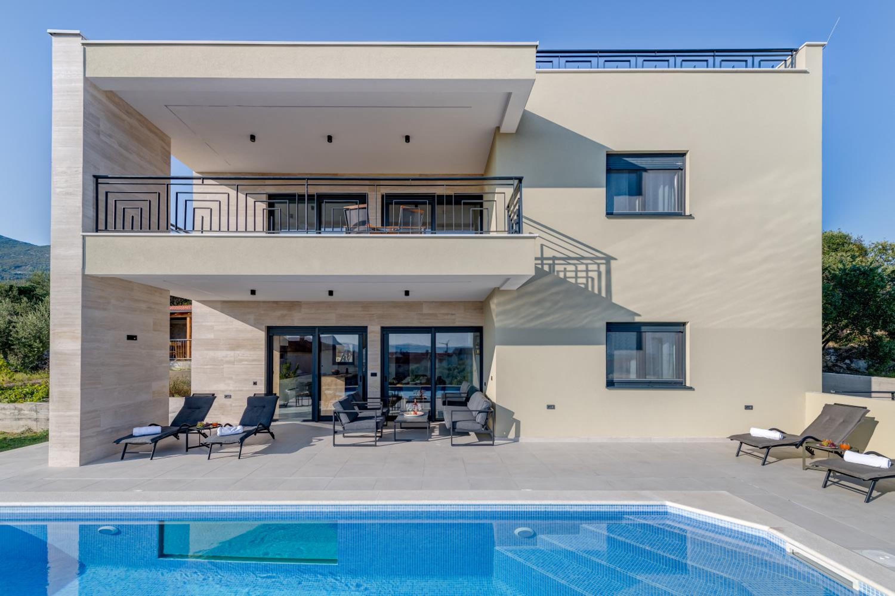 Luxury Villa Providenza view 4