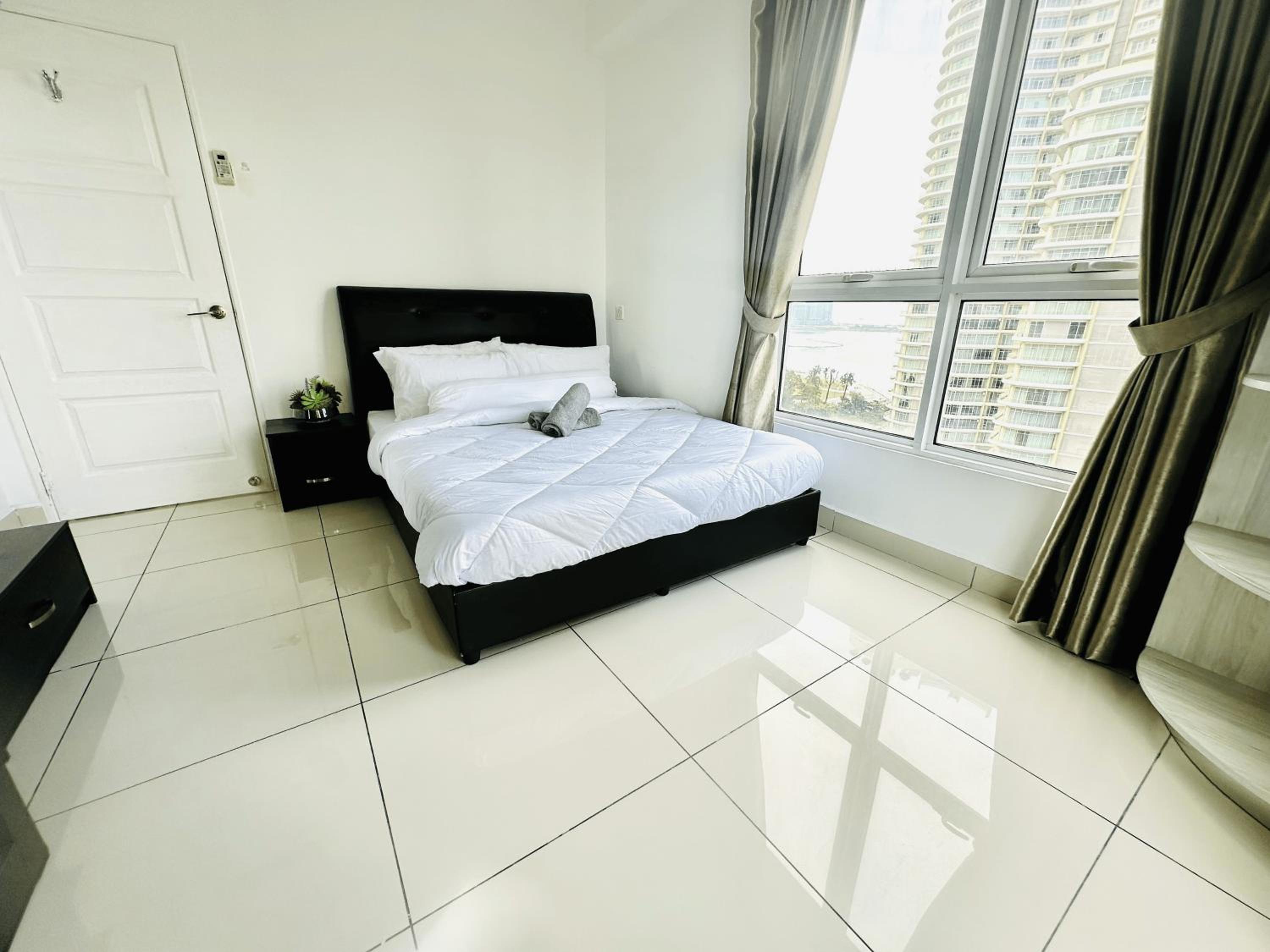 10pax 3-Bedroom l Seaview l Georgetown l Gleneagles l Mansion One photo 2