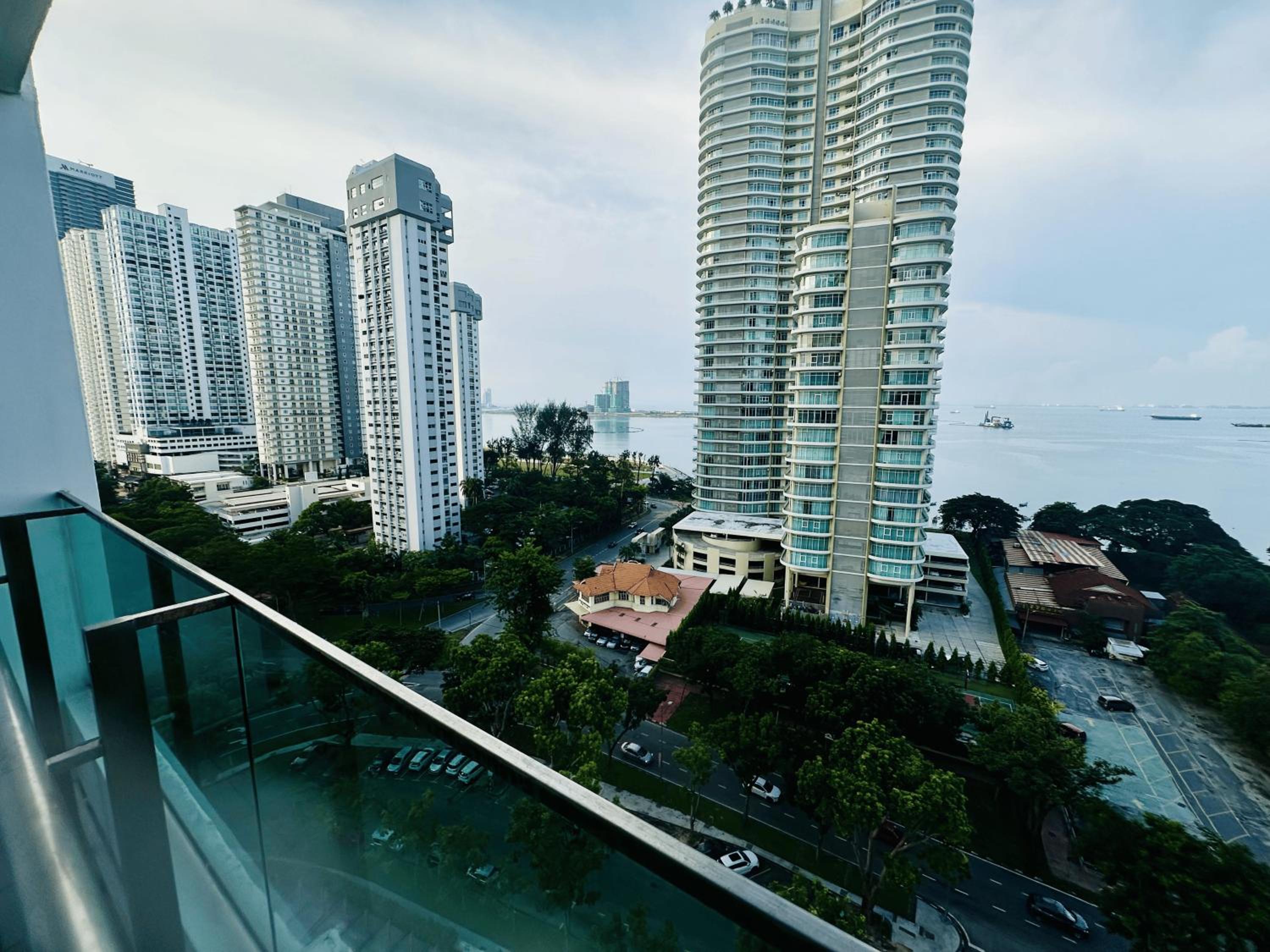 10pax 3-Bedroom l Seaview l Georgetown l Gleneagles l Mansion One view 3