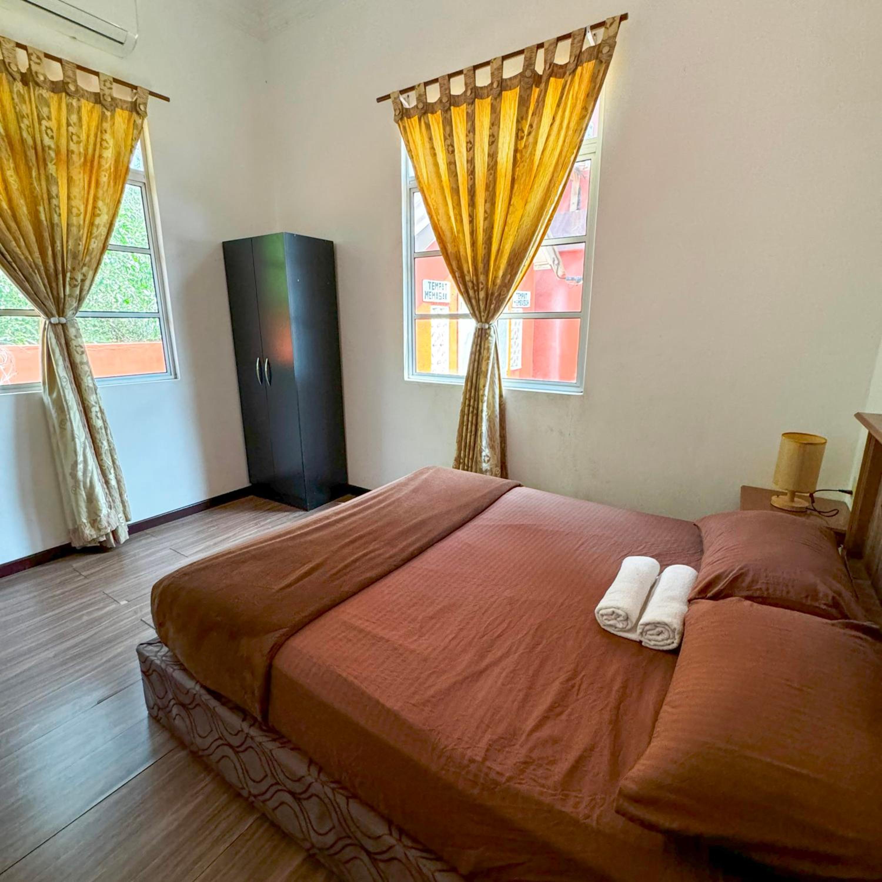 Ombak Beach Homestay Traditional Villas