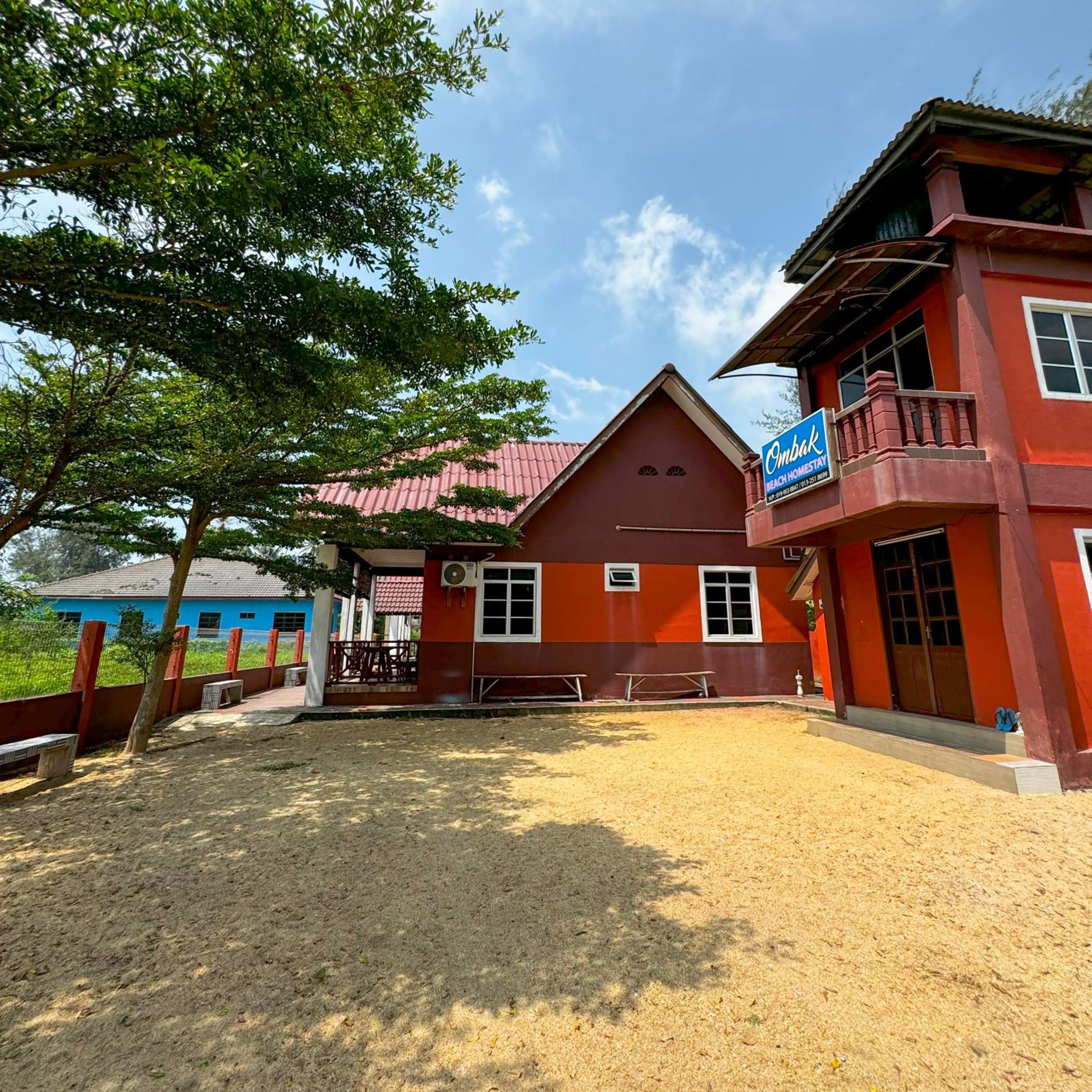 Ombak Beach Homestay Traditional Villas