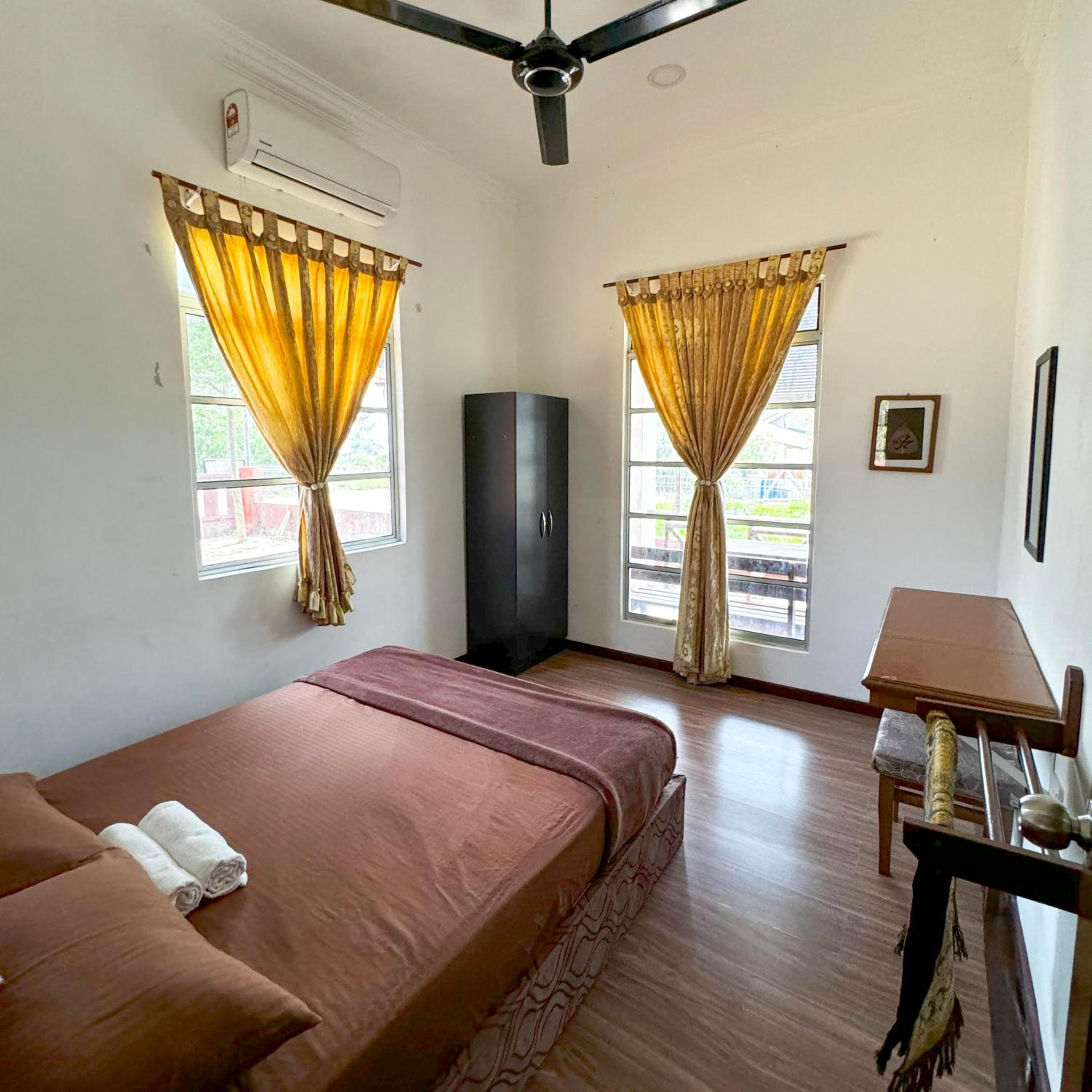 Ombak Beach Homestay Traditional Villas
