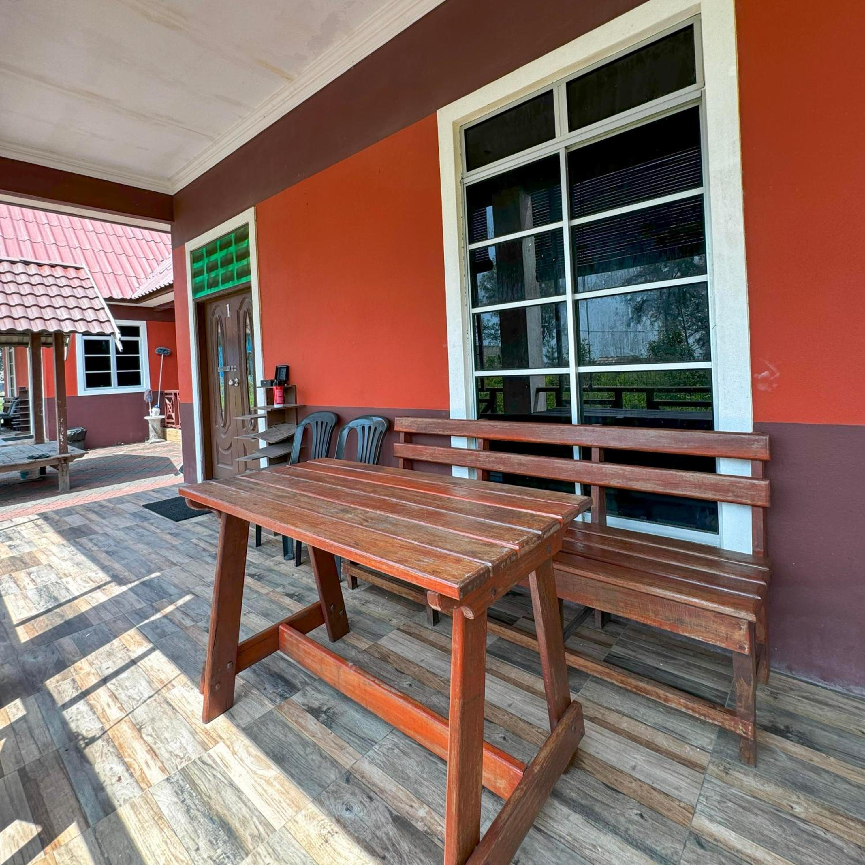 Ombak Beach Homestay Traditional Villas